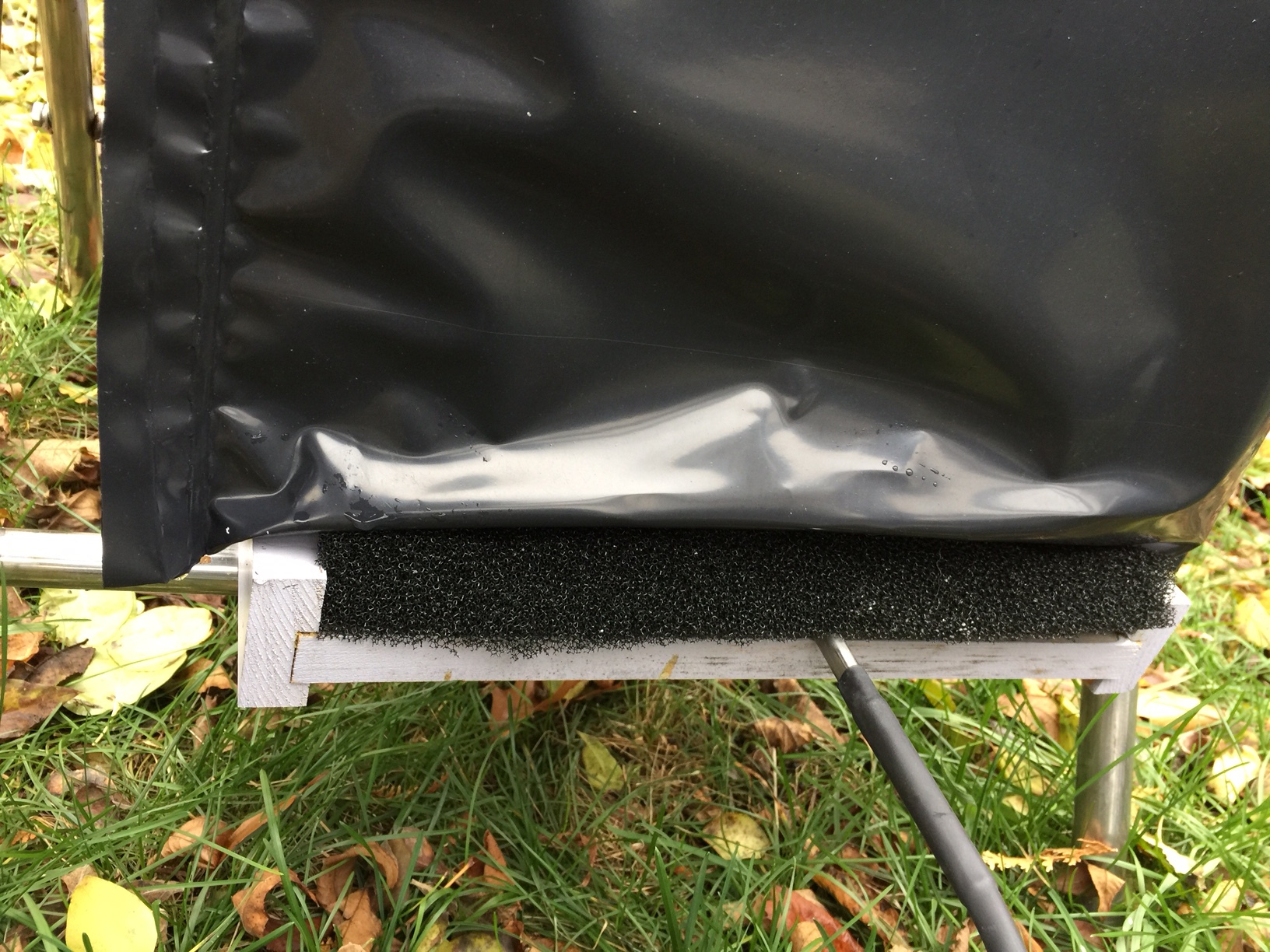 The foam strips keep the the vapour inside (for the most part).