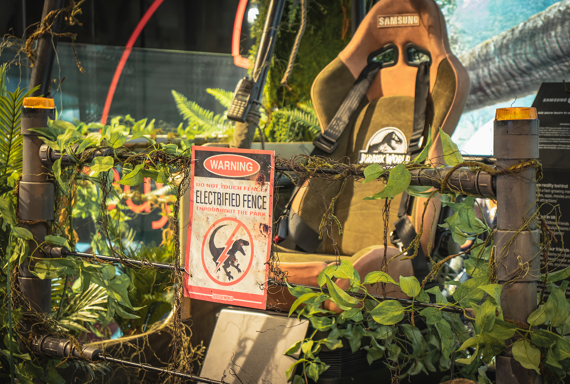 Jurassic-park-hold-screen_0006_IMG_0500.png