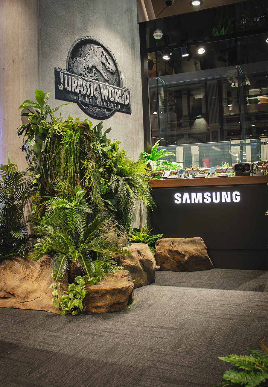 Jurassic-park-hold-screen_0000_IMG_0504.png