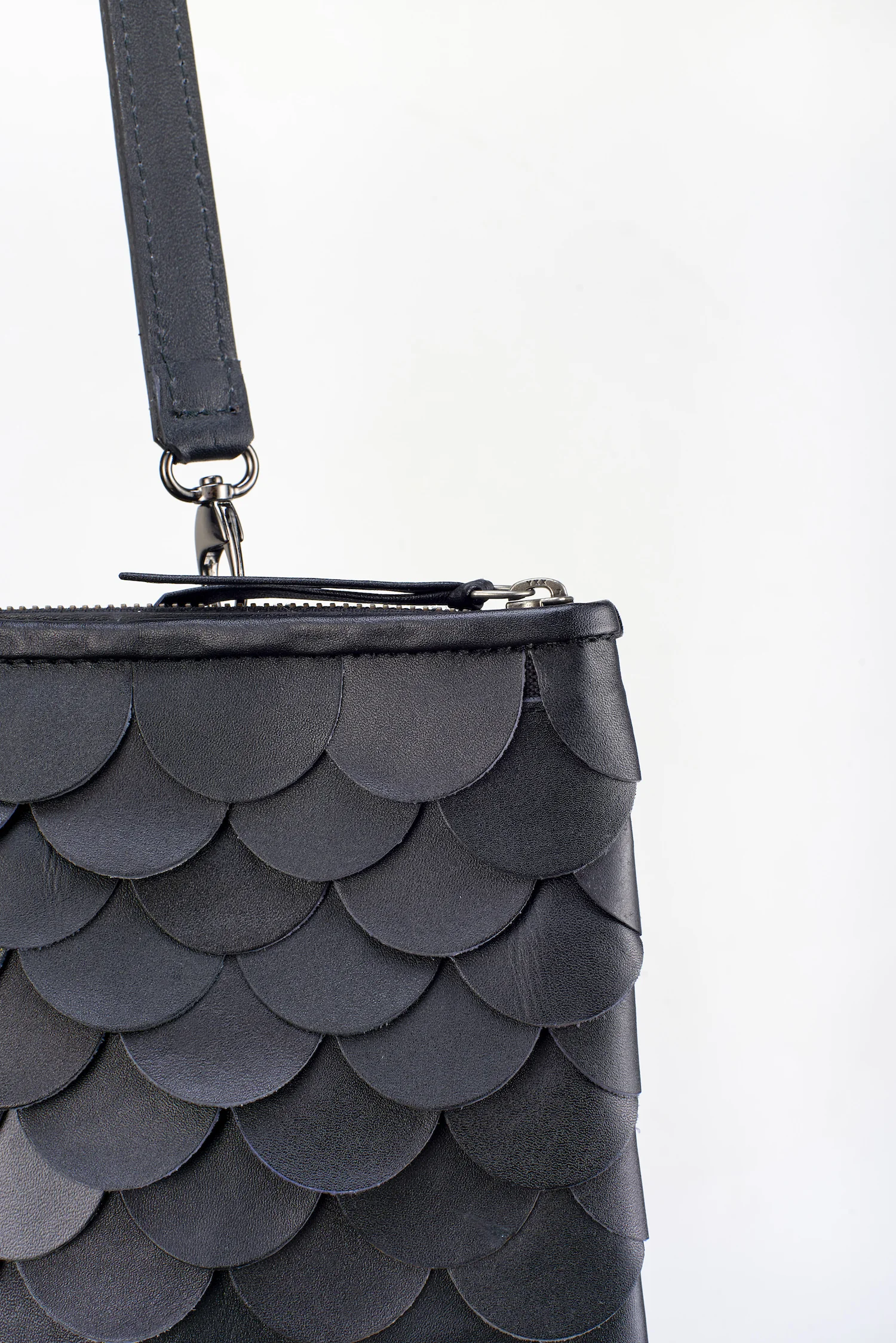 Relic_clutch_black_detail.jpg