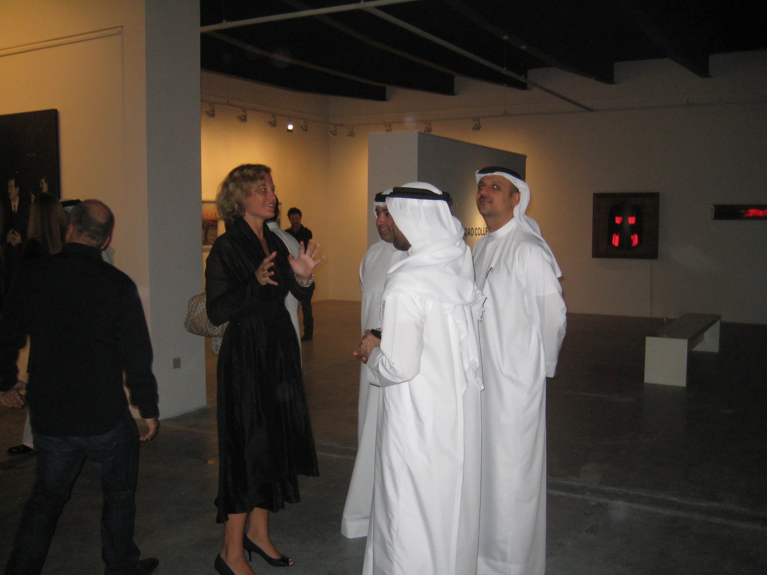 sheikhs qnd shiekhqs in front of liu dqo.JPG