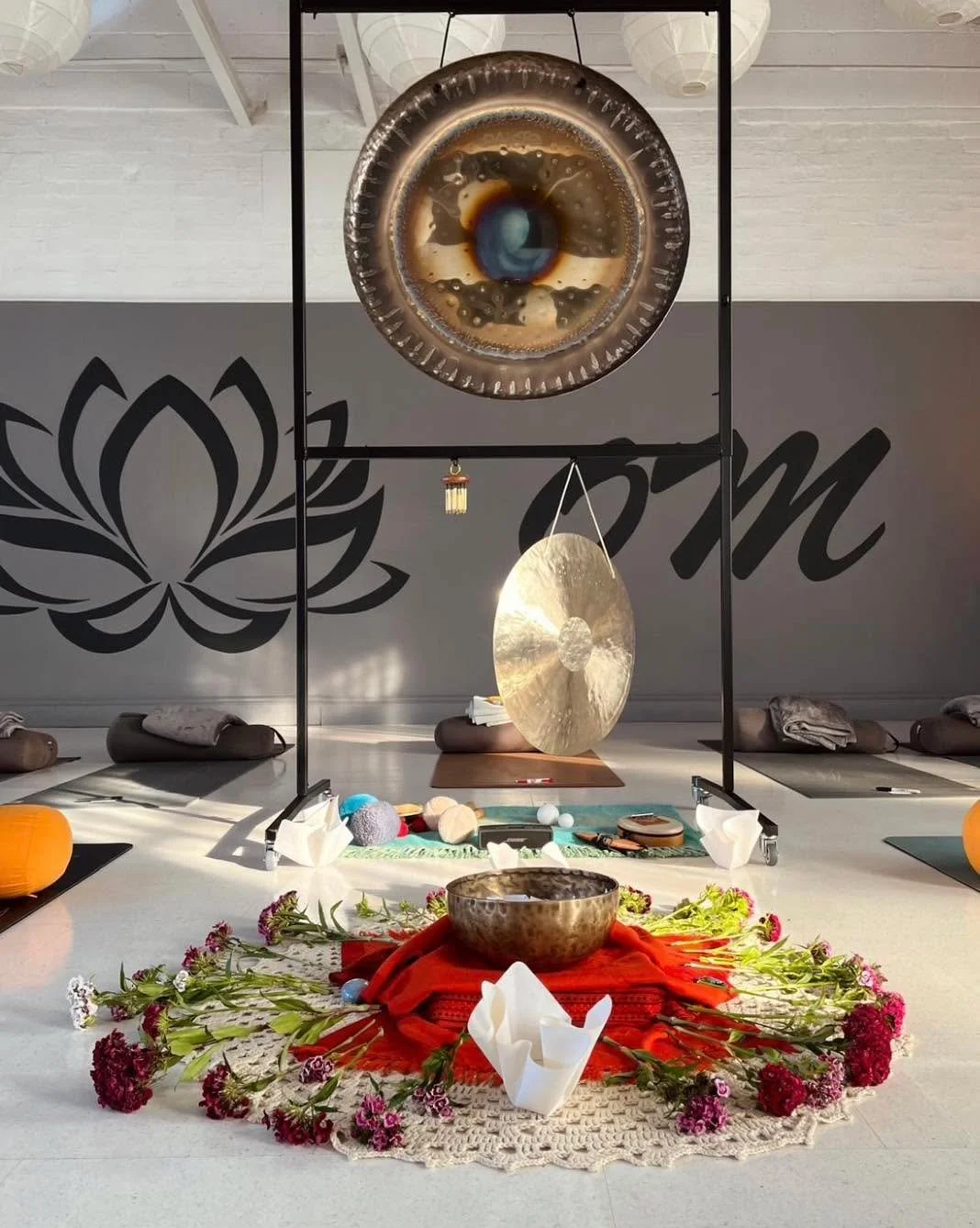 We have last few spaces still left for our Incredible Sound Bath with Craig Rogerson this Saturday 18th October. Everyone welcome,

Amber Sounds - Join Craig  for 2 hours of rest as we enjoy a session that is themed around welcoming Autumn, and all t