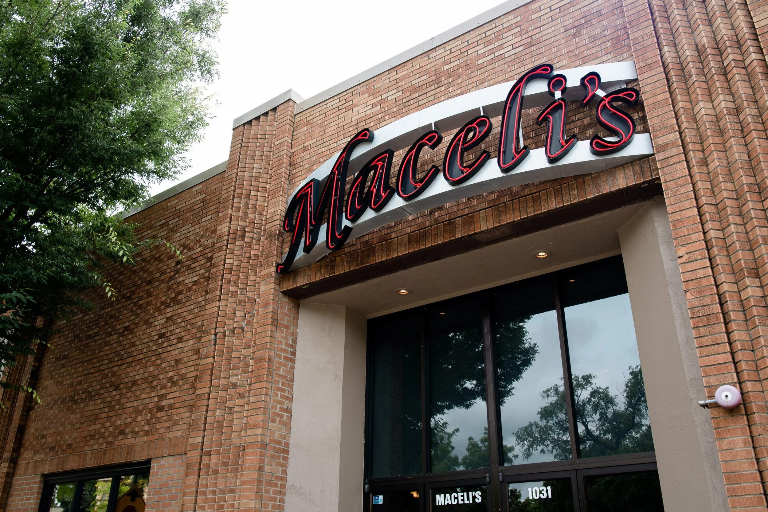 Maceli's Sunday Holiday Sale