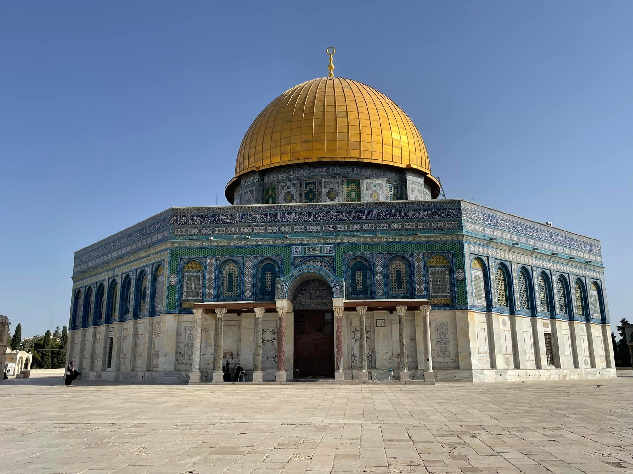  The stone was originally built with actual gold. The gold was harvested during some lean times. It is not a mosque. It is a memorial to the spot where Abraham almost sacrificed Isaac, and where the altar over the holy of holies stood in Solomons Tem