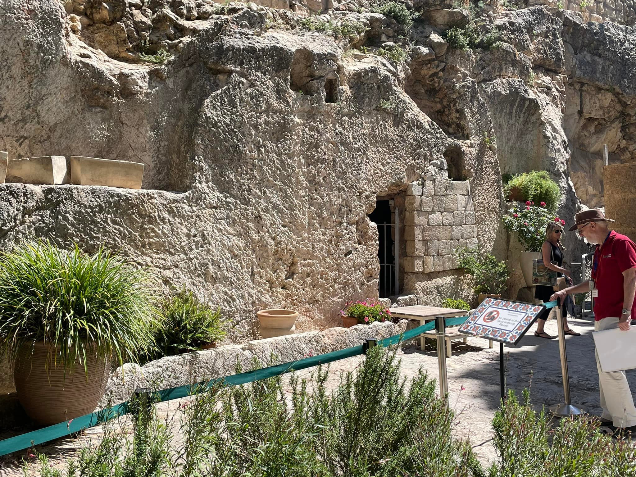  This is the garden tomb, and it looks like a very likely spot and fits the description that we have in the gospels. 