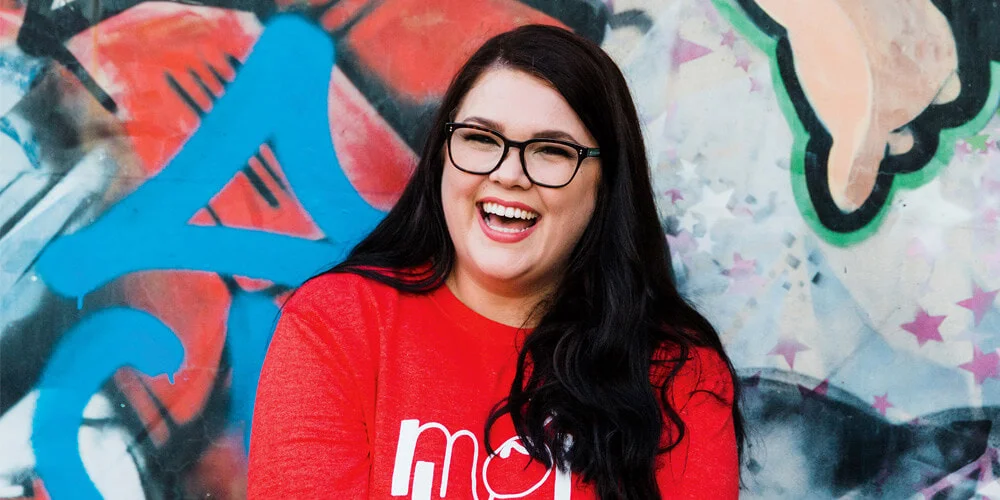 Jessica Townsend bor nå i Australia, men har tidligere bodd i London i flere perioder. Hun jobbet som forlagskonsulent i åtte år og har vært redaktør for Steve Irwins barnebokmagasin Australia Zoo. Ingenlund er hennes første roman. Les mer
