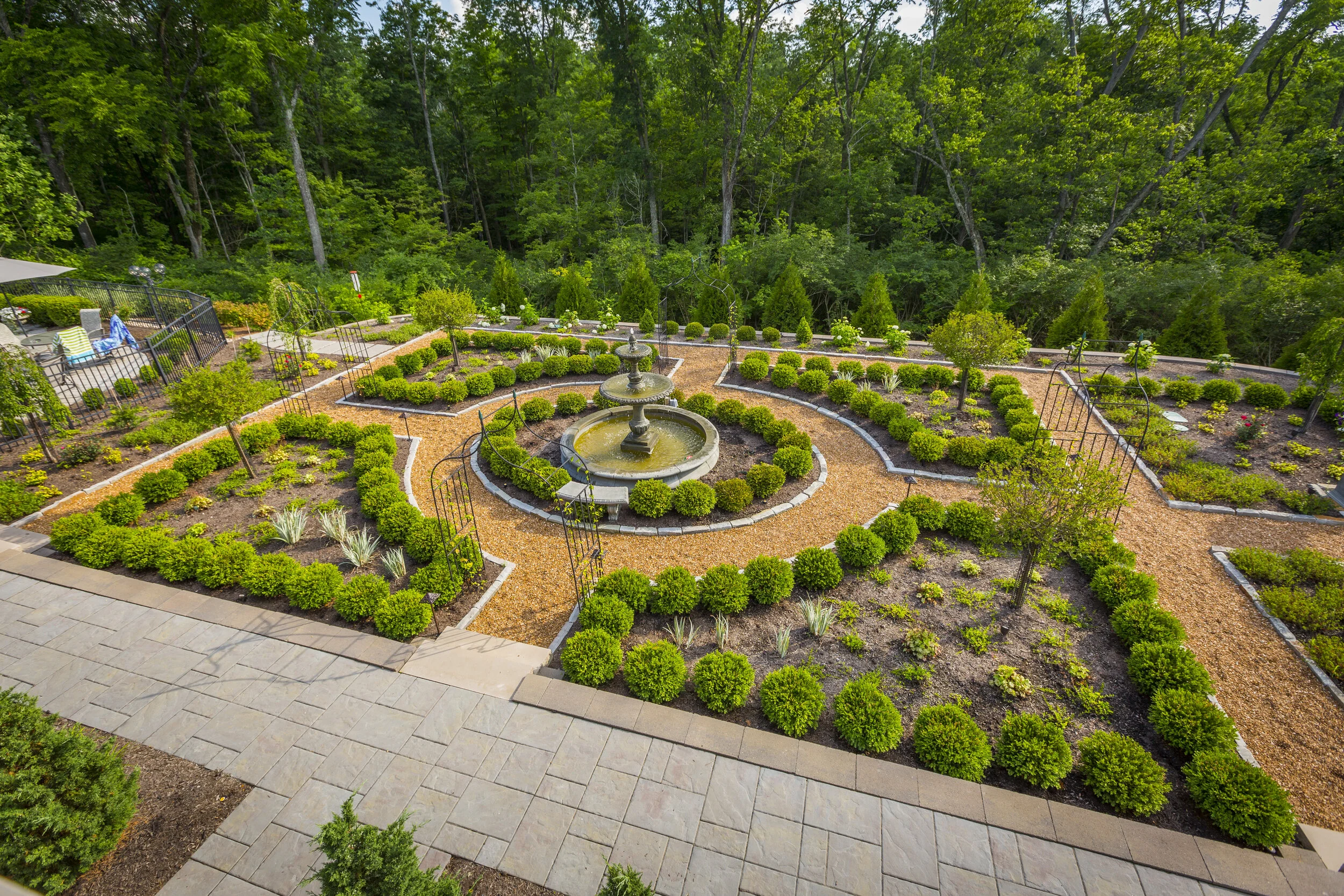 Top 5 Reasons to Use a Landscape Designer