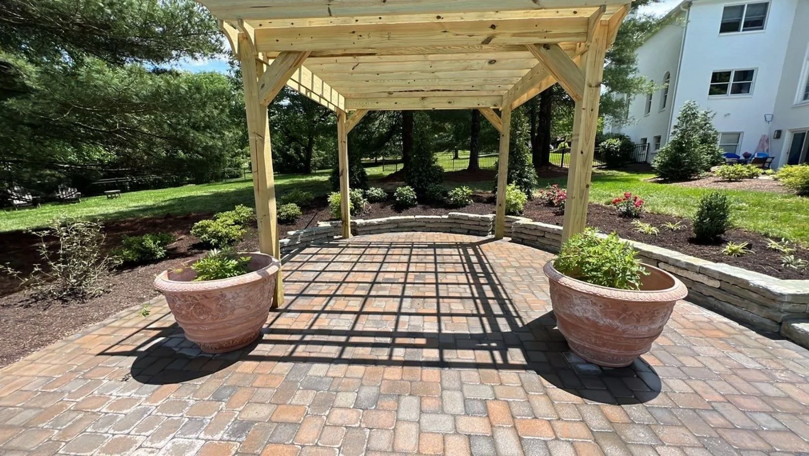 Seasonal Landscaping Pergola - Seiler's Landscaping