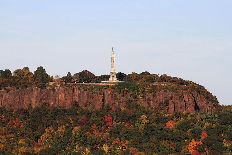 800px-east_rock_from_sss_hall_october_17_2008.jpg