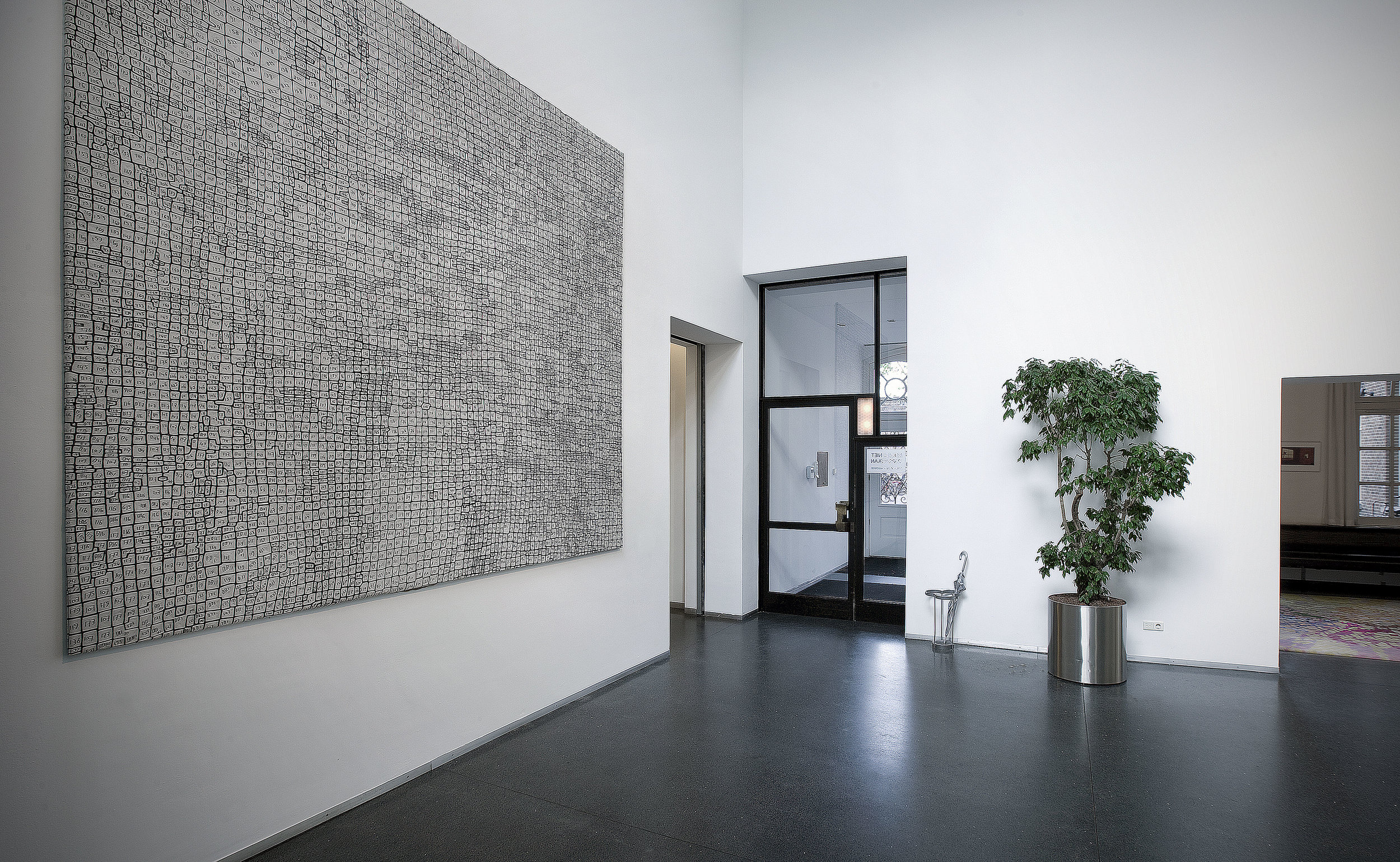 Line drawing, hand embroidered, 320 x 320 cm (on show at the entrance of housing cooperation Stadgenoot)