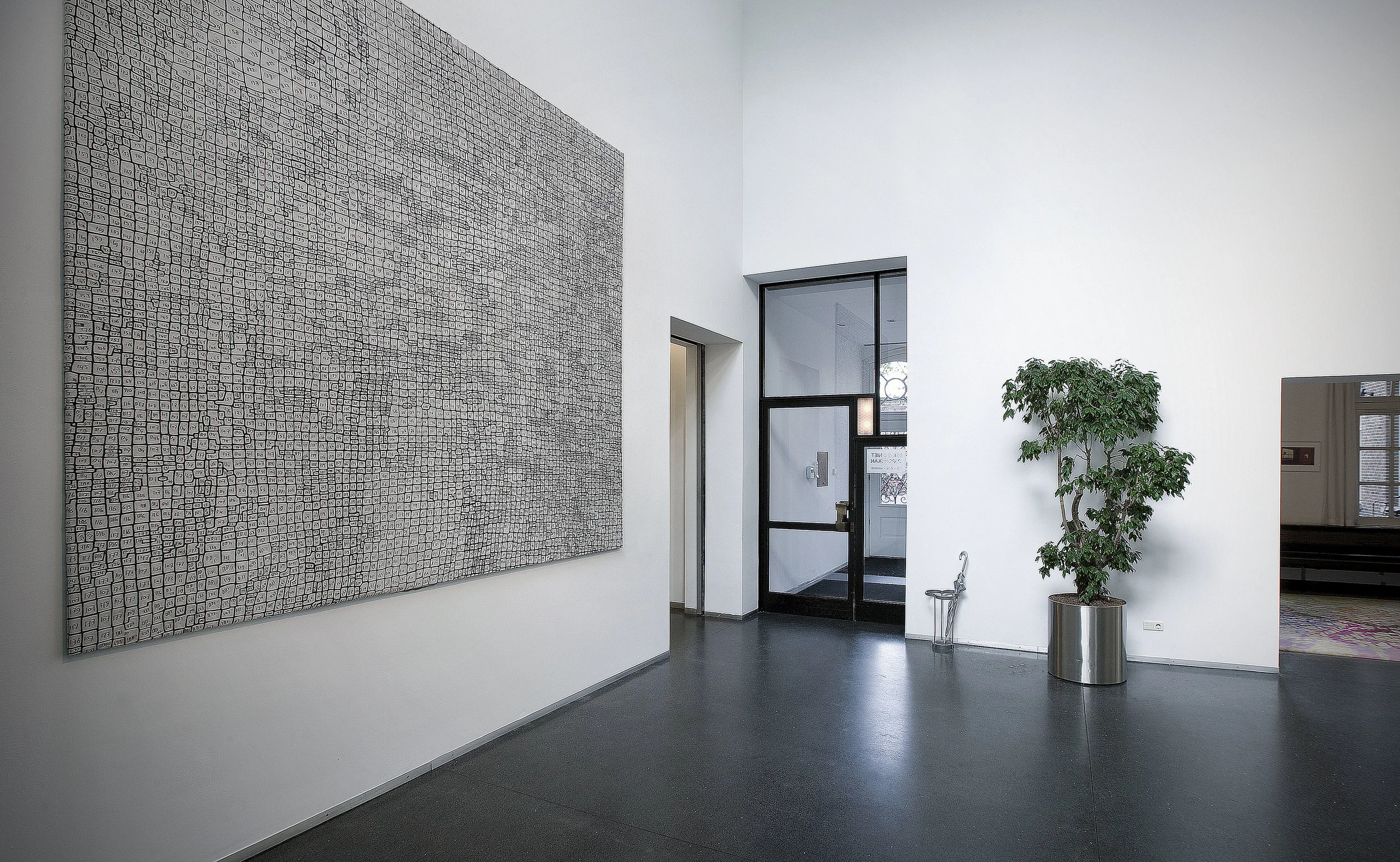 Line drawing, hand embroidered, 320 x 320 cm (on show at the entrance of housing cooperation Stadgenoot)