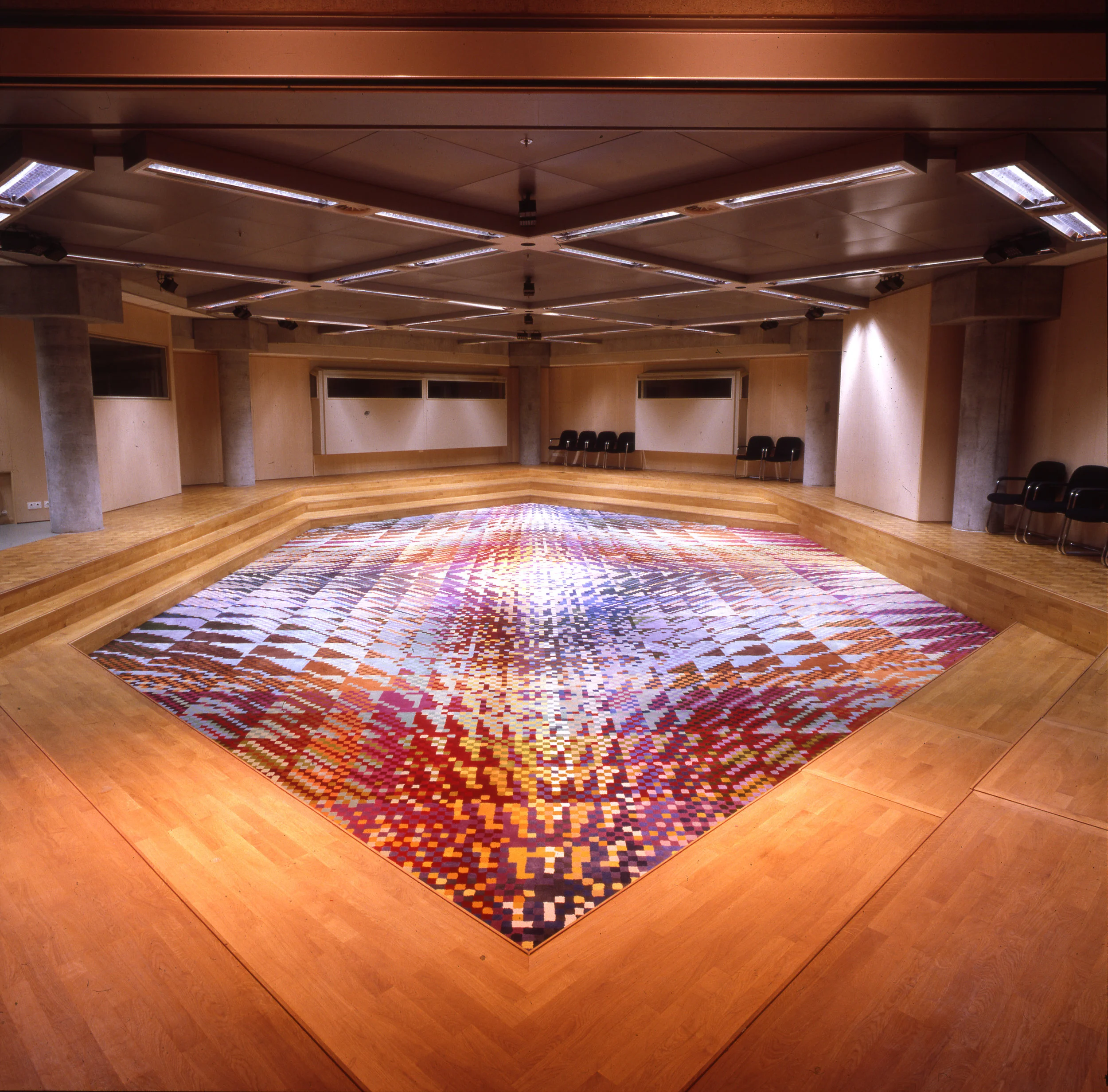 Carpet for the central conference hall of the ministry of social service and employment, handtufted, 1400 x 800 cm