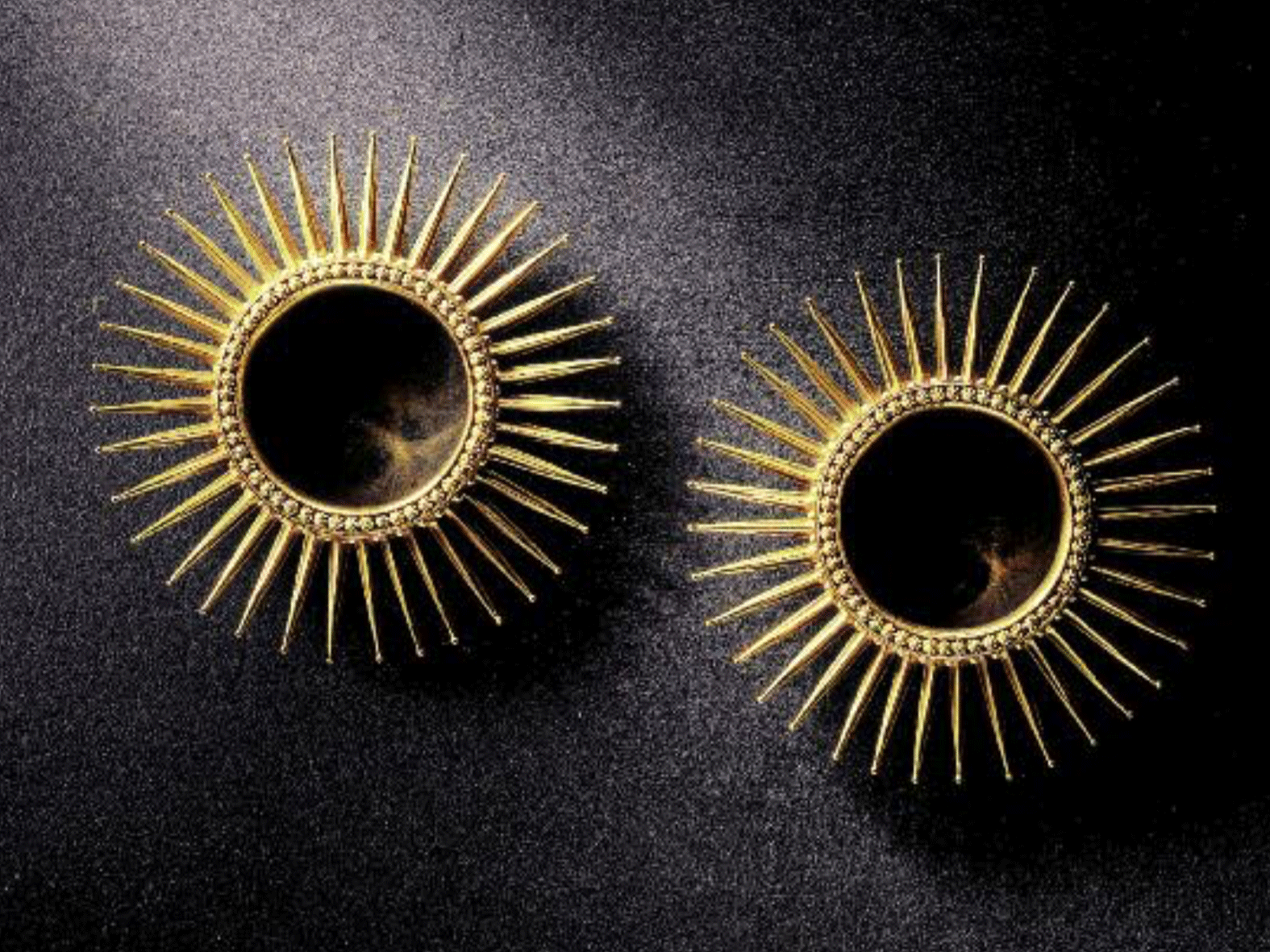 .... Suryakanthi kathola ear ornaments, South India, 19th and 20th centuries .. Ornements d’oreilles suryakanthi kathola, Inde du Sud, XIXe-XXe siècle ....