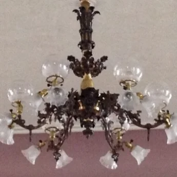 ECC-Chandelier-unlit-2017-04-21 09.31.35.jpg
