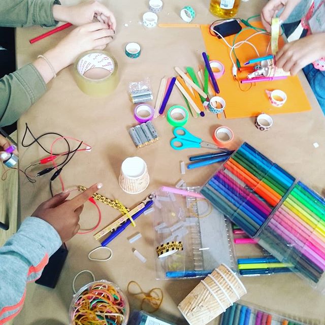#marchmeetthemaker 'How did you get started?' When growing up, it was the little interactions with science that kept me interested. I grew up in poverty and was the first in my family to go to uni. There were key women in my life who loved science and maths. They were always excited to share their experiences and encouraged me to keep learning. Uni was an unknown world where I often felt as if I weren't good enough. I wanted to change the cycle of barriers for socially and financially excluded communities. I love hearing young people like Steph say 'I like actually building stuff!' 👩🏿🔧
https://brightboxmakerspace.com/bright-box-at-castlegate