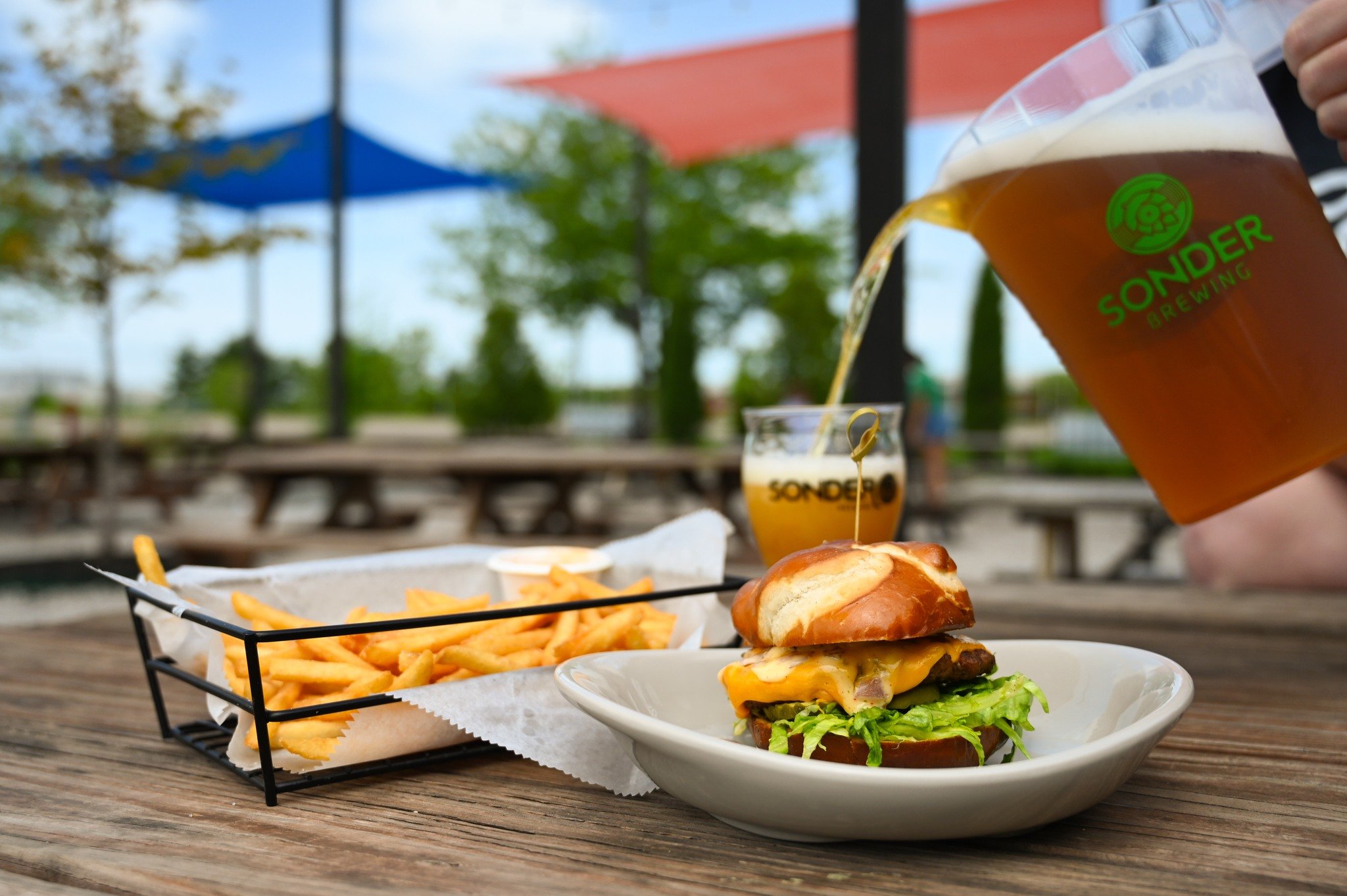 Stop by Sonder Mason Taproom &amp; Beer Garden for lunch or dinner! 🍔 Our Sonder Smash Burger pairs perfectly with a side of fries and a pitcher of any Green series beer! We're open 11am to 10pm today 🍻

The Sonder Smash Burger is now served on a b