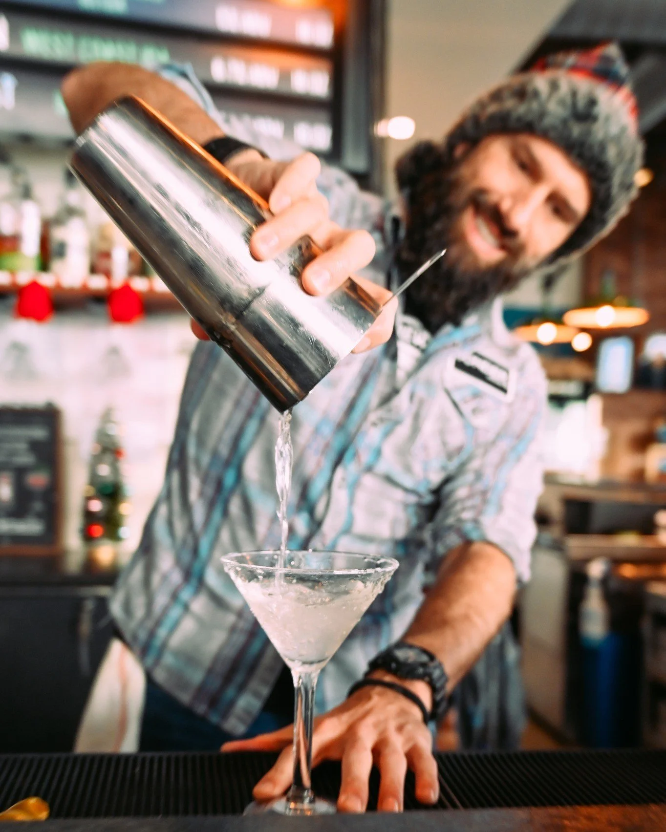 Friendly reminder from the elves, we&rsquo;re closing at 6pm today (Christmas Eve).
Swing by for a pint or a cocktail and kick off the holiday with us