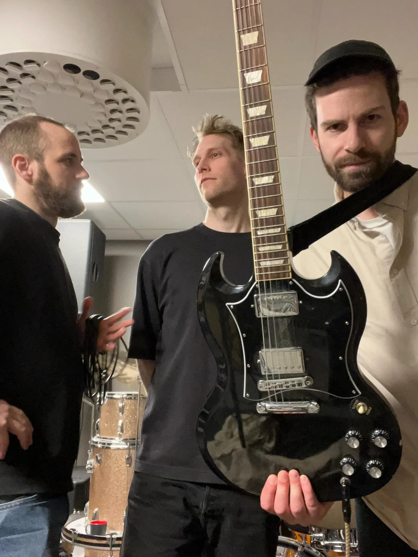 Ahoy 🛸🦕 We&rsquo;re heading down to Denmark to play two shows next week. &Aring;lborg on Thursday and Copenhagen on Saturday, both with @telepathybanduk. Vi sees 🖖🏻

30/04 - &Aring;lborg, DK 🇩🇰 - @1000fryd 
02/05 - Copenhagen, DK 🇩🇰 - @baseme