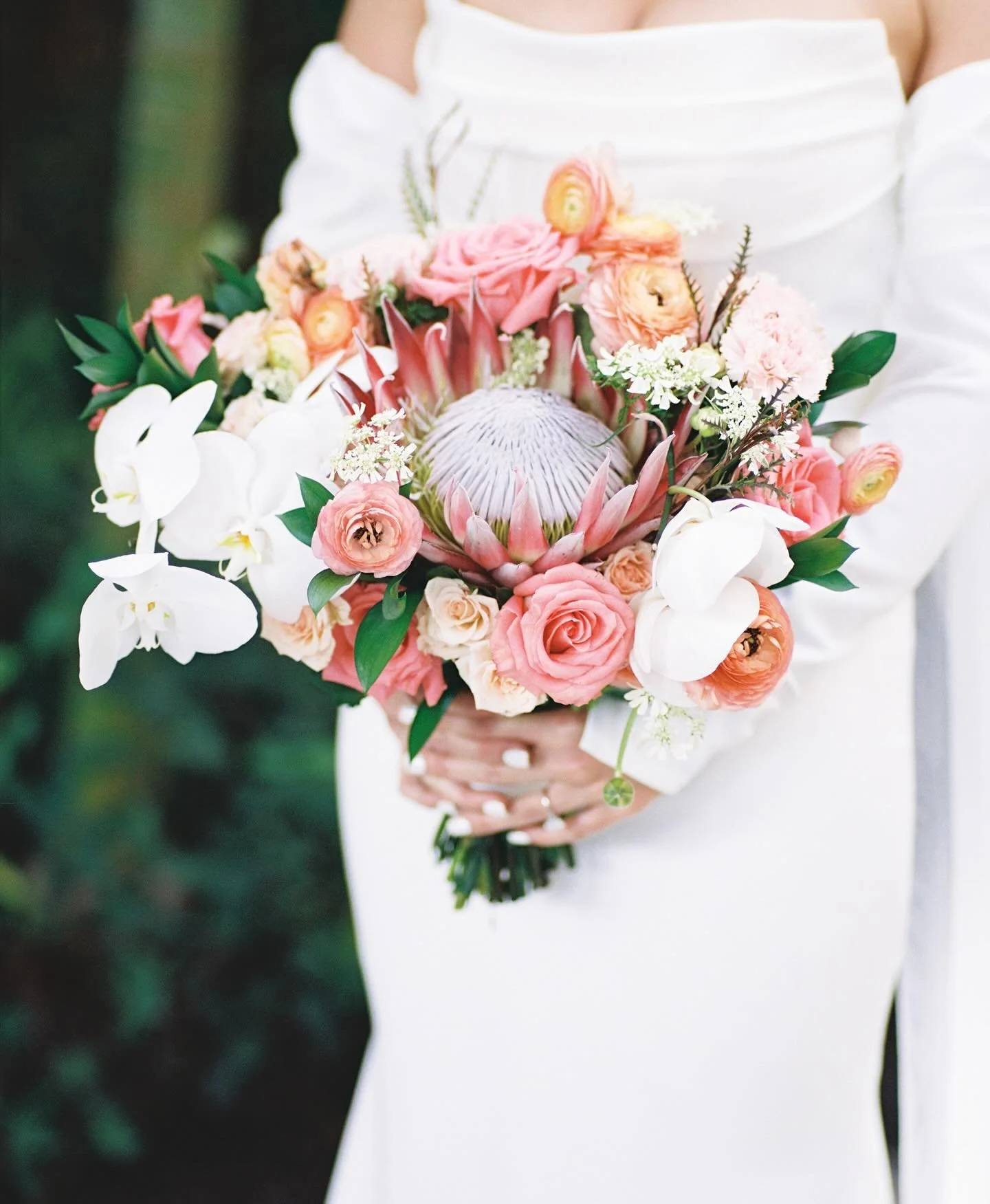 A little pre-ceremony magic 💋💕
──────────
planning : @modernelopementhawaii / @lynseykahli_modernelopement 
hmu : @styled.in.hawaii 
florals : @mrsflowers_hi 

.
.
.
.
.
.
.
.

.
Maui Wedding Photographer 
Hawaii Film Photographer 
Maui Engagement 