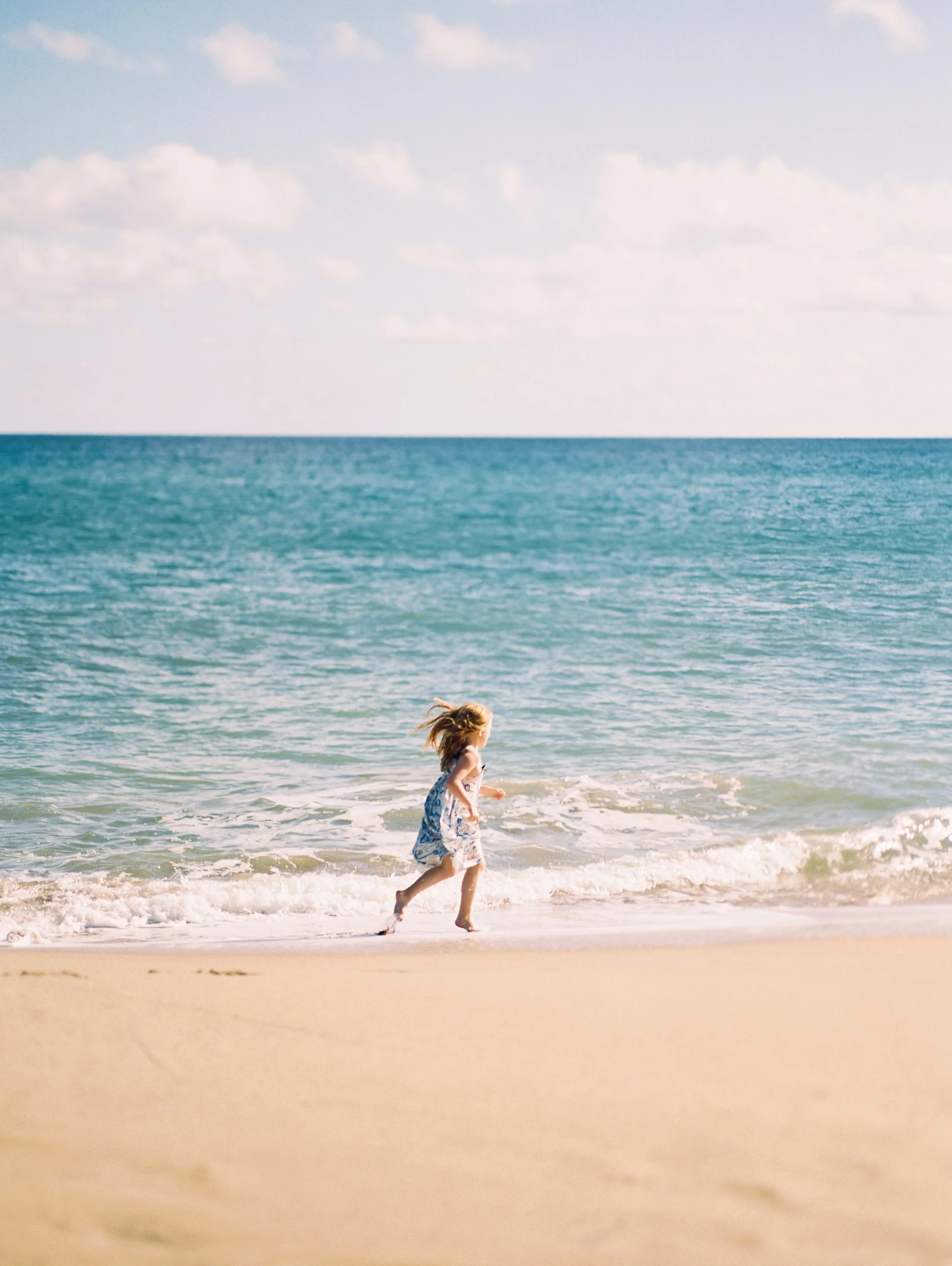 Some mornings are just made for film
☀️🌊🤝🏼🎞️
.
.

.
.
.
.
.
.
.
.
.
#mauifamilyphotographer #mauicouplesphotographer #mauifilmphotographer #contax645 #120film 
Maui family photographer &bull; Maui couples photographer &bull; Maui family photos &b