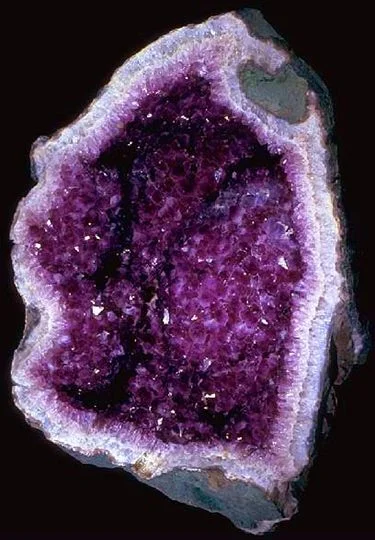 photo: gemcoach.com: Amethyst geode