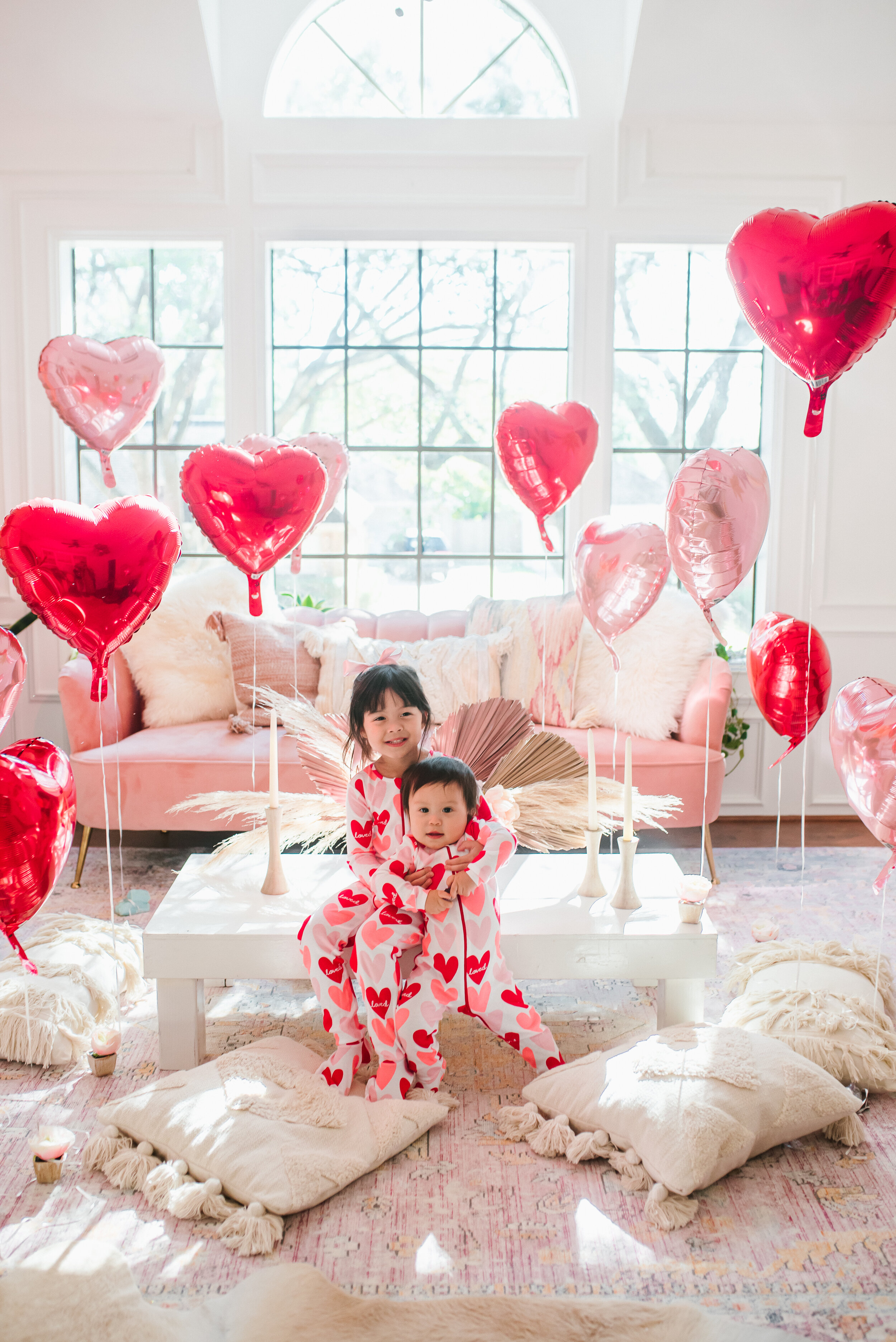 DIY valentine's day balloon photo backdrop on a budget for kids party