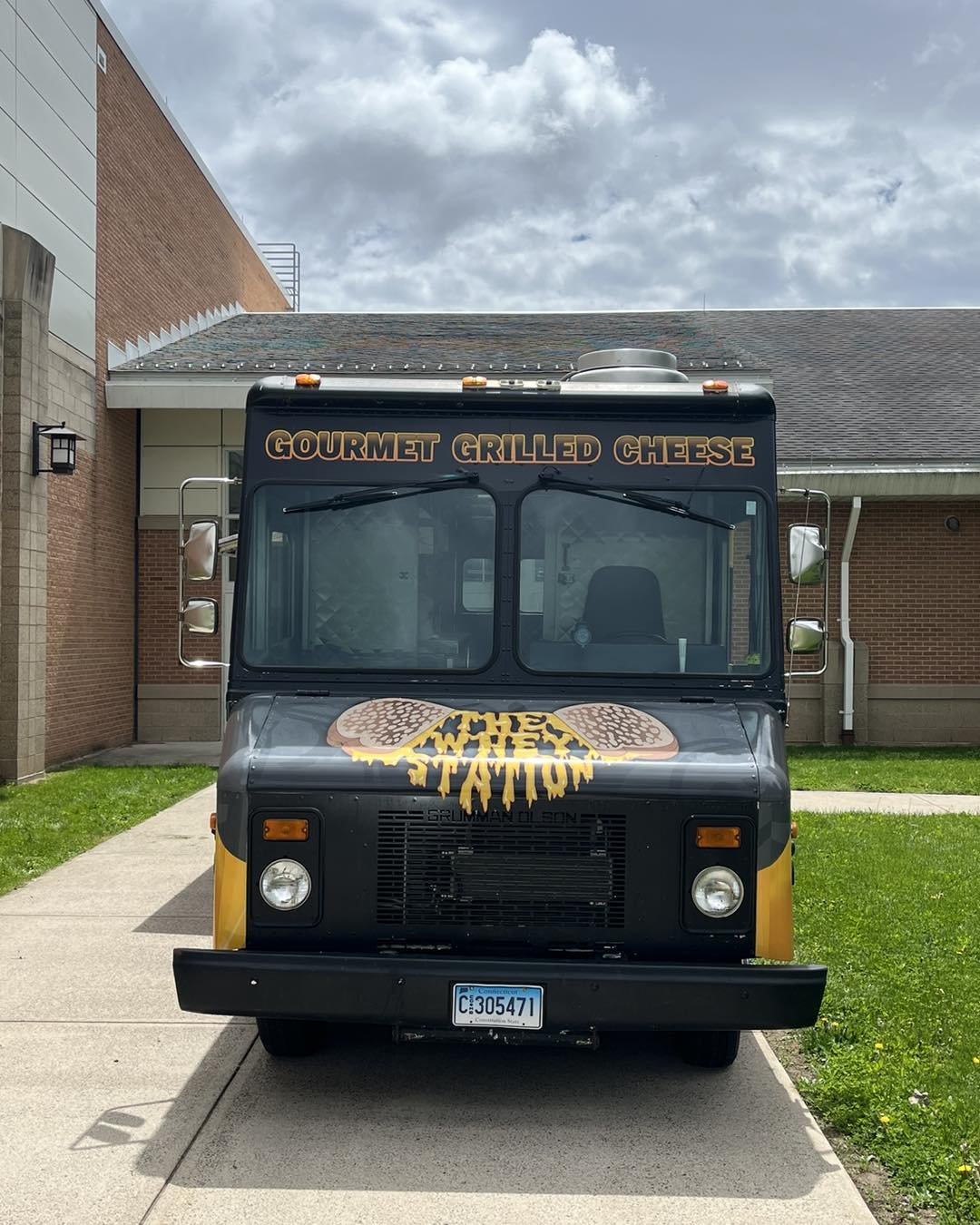 Today we are feeding the teachers at Nathan Hale Middle School in Moodus, tomorrow Saturday we are at Coles Road Brewing in Berlin 12-8!!! Stop by and get yourself a sandwich and grab mom some beer for tomorrow!!