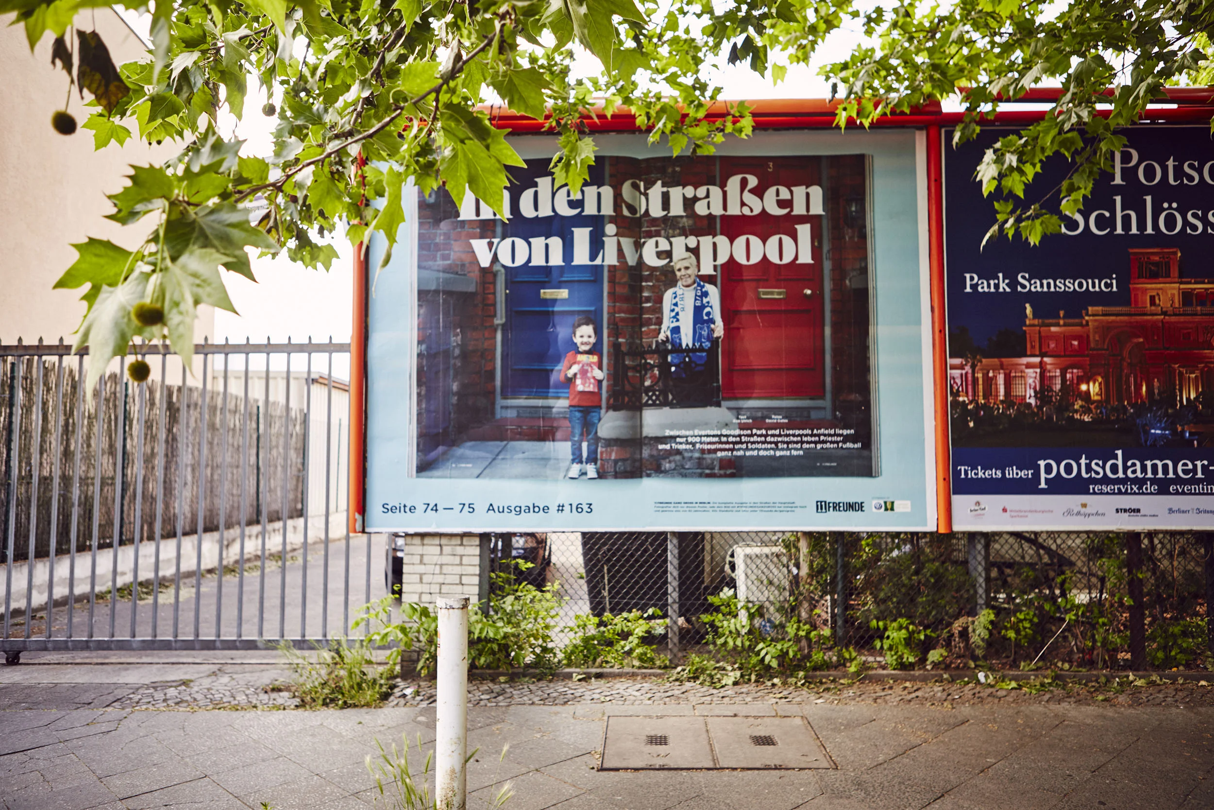 11 Freunde spreads in Berlin - Documentary Photography