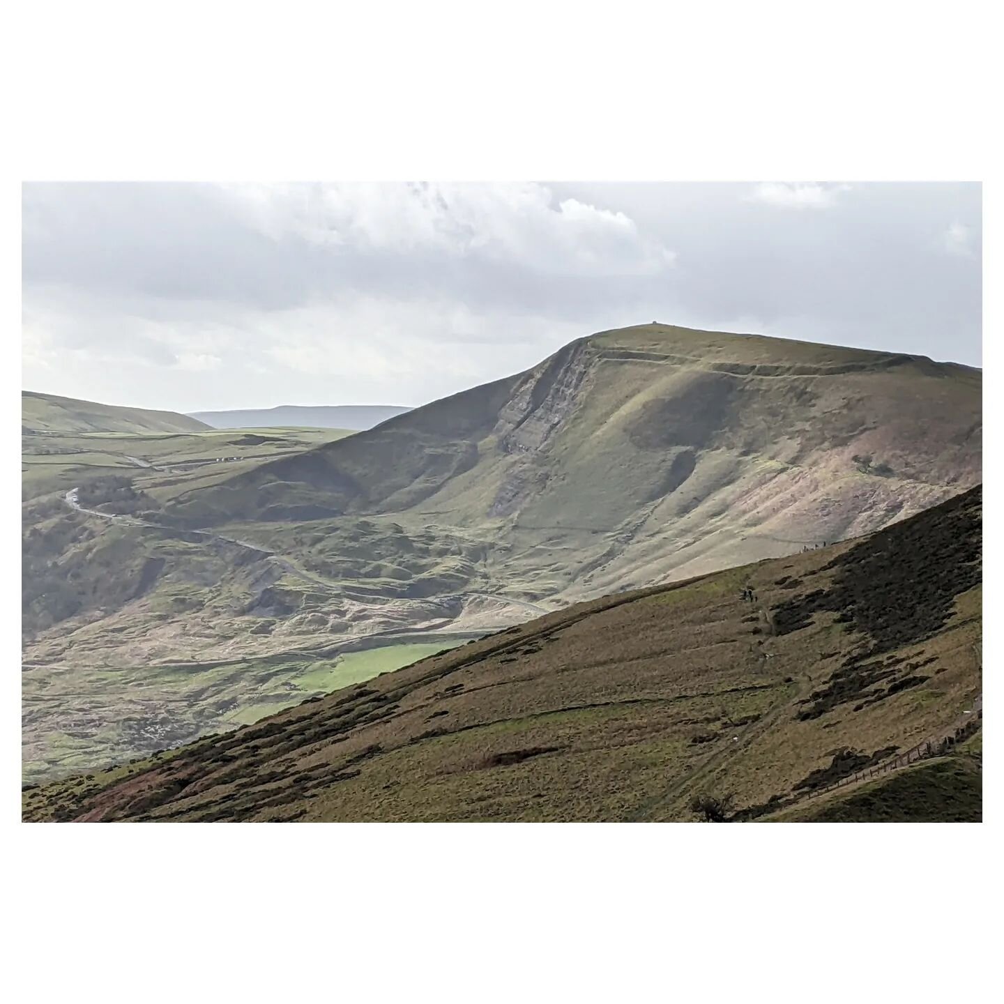 Mam Tor. Mother Hill. The Shivering Mountain.

The base of Mam Tor is composed of black&nbsp;shales&nbsp;of the&nbsp;Bowland Shale Formation&nbsp;of&nbsp;Serpukhovian&nbsp;age overlain by&nbsp;turbiditic&nbsp;sandstone&nbsp;of the Mam Tor Sandstone F