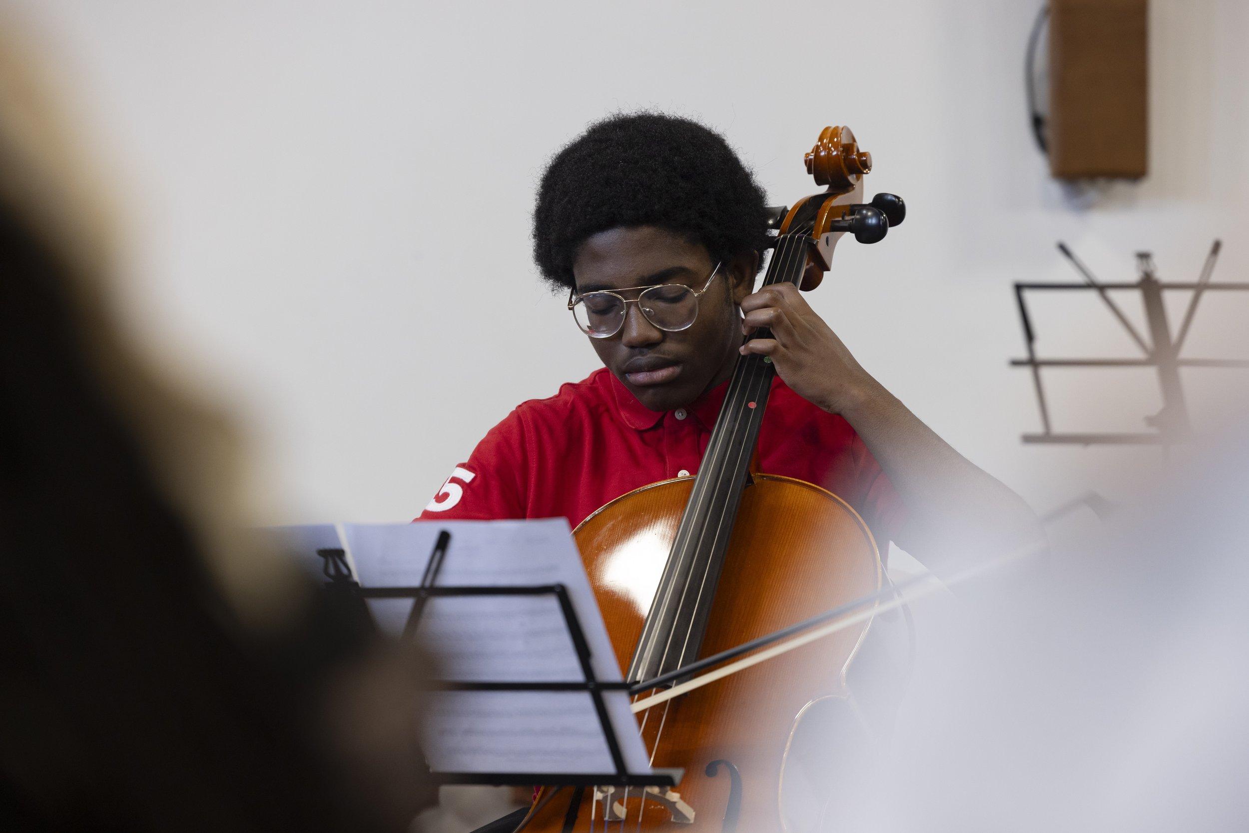  Young man performing on cello at Olympias Music Foundation concert, Manchester – Manchester-based documentary photography by David Oates 