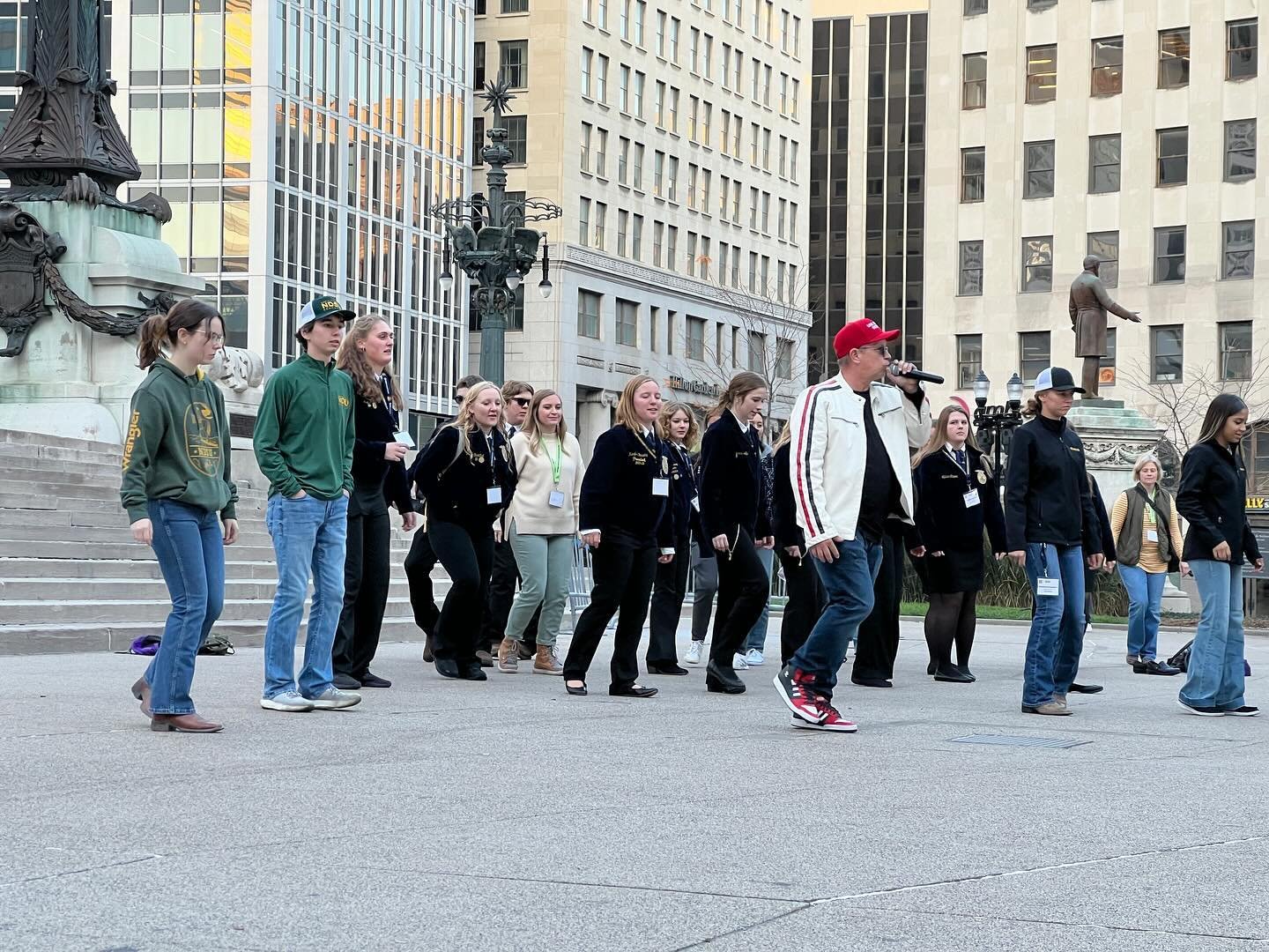 That&rsquo;s a wrap! SPARK on the Circle closed out the year  line dancing with BootScoot on the Circle @bootscootusa &amp; @line.dance.instructor 🤠🤠

We hope to see you back next year! 

SPARK is a partnership with Big Car, Downtown Indy, the City