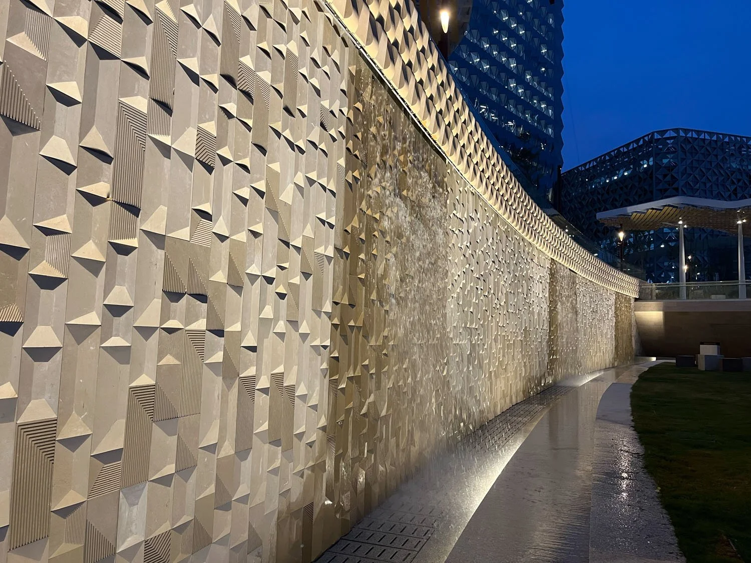 custom water wall feature