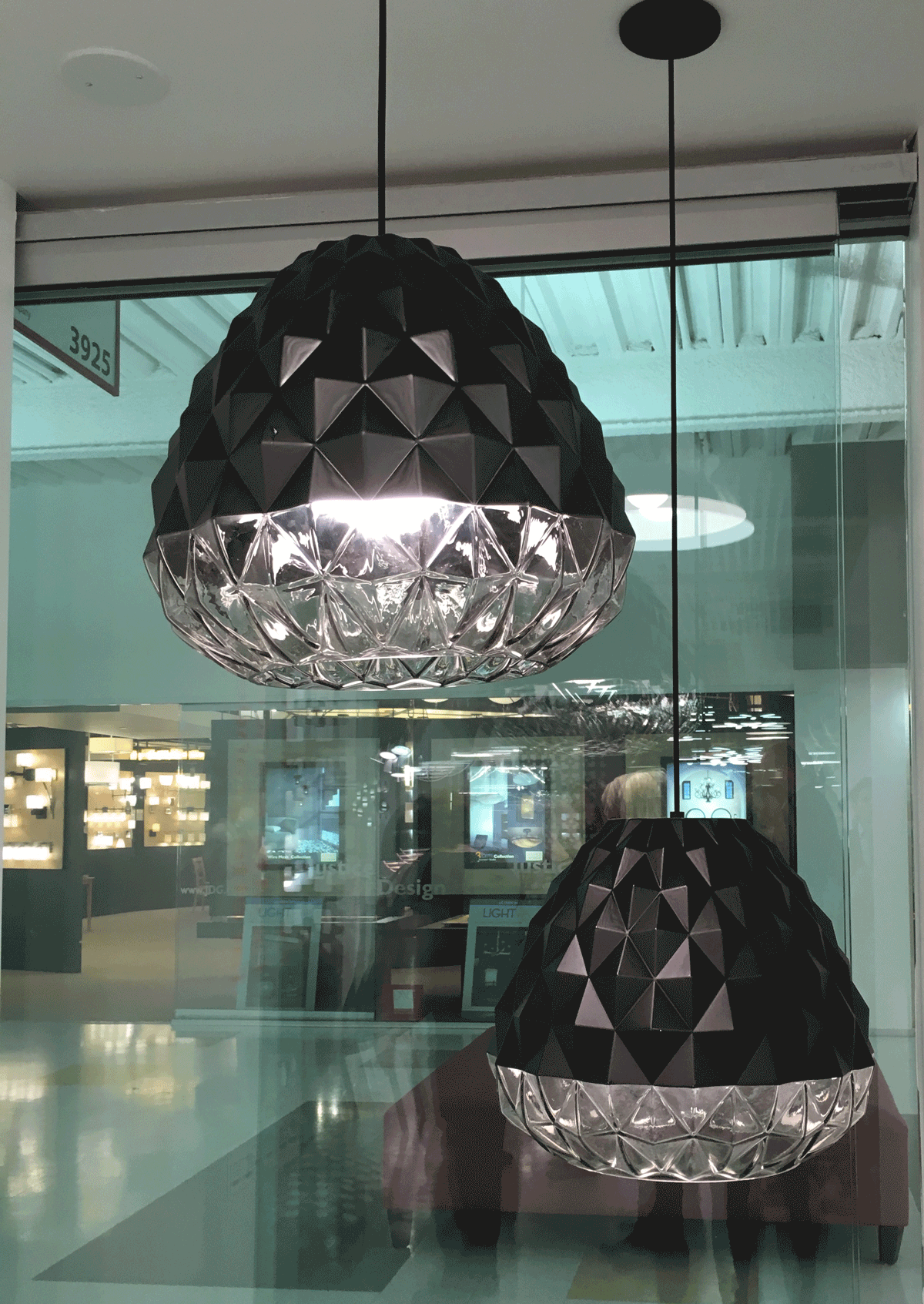 A pendant with glam: LBL Facette Grande