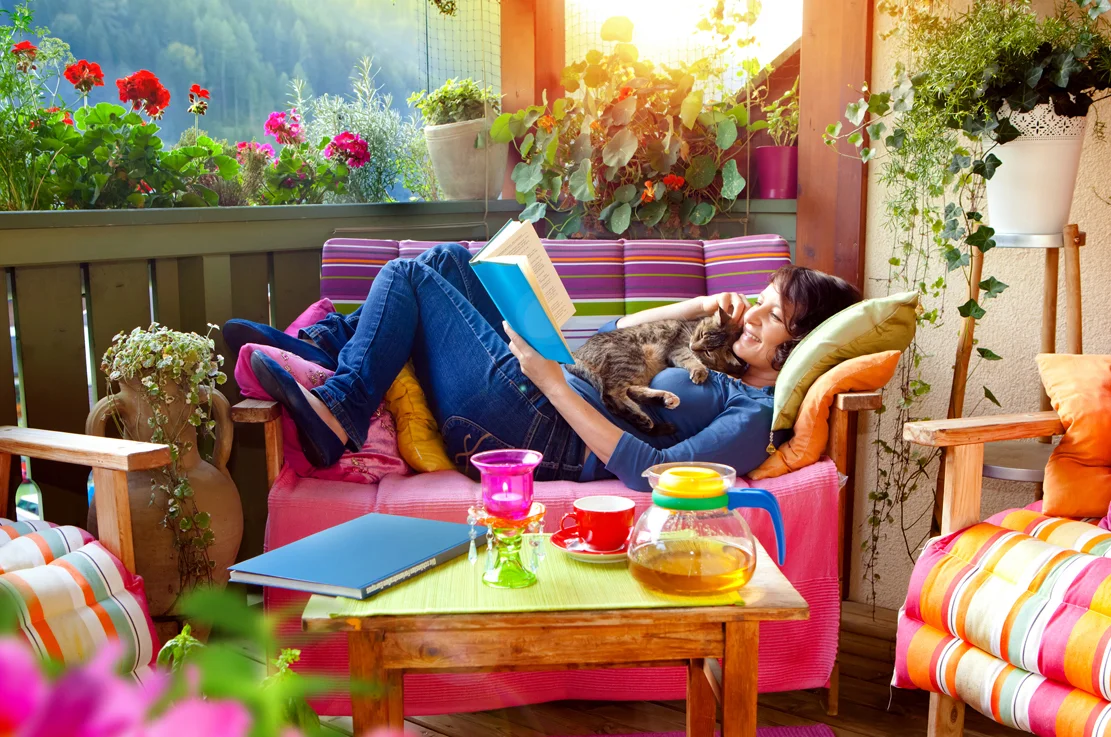 Light-Your-Outdoor-Living-Space-1