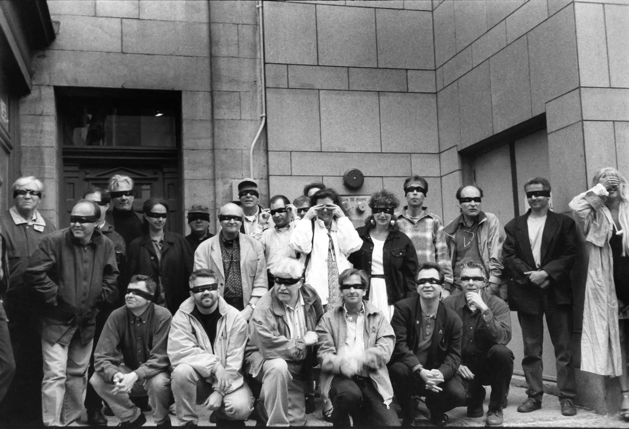 Photographes et illustrateurs appuyant Gilbert Duclos Regardez Le documentaire La rue zone interdite: