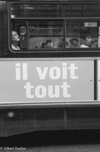 Il voit tout, Mtl 1997.jpg