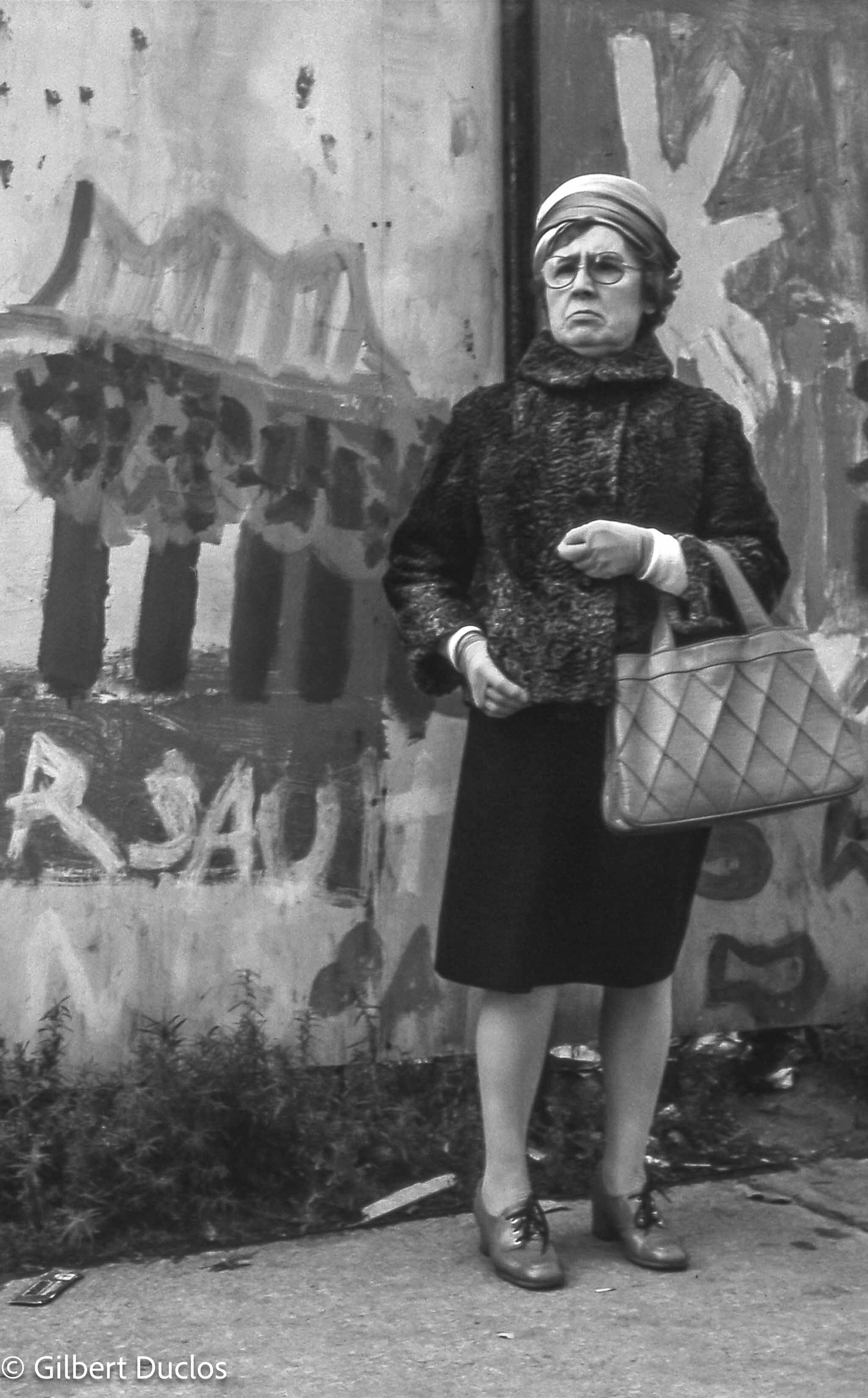 Gants et sacoche, Mtl 1975.jpg