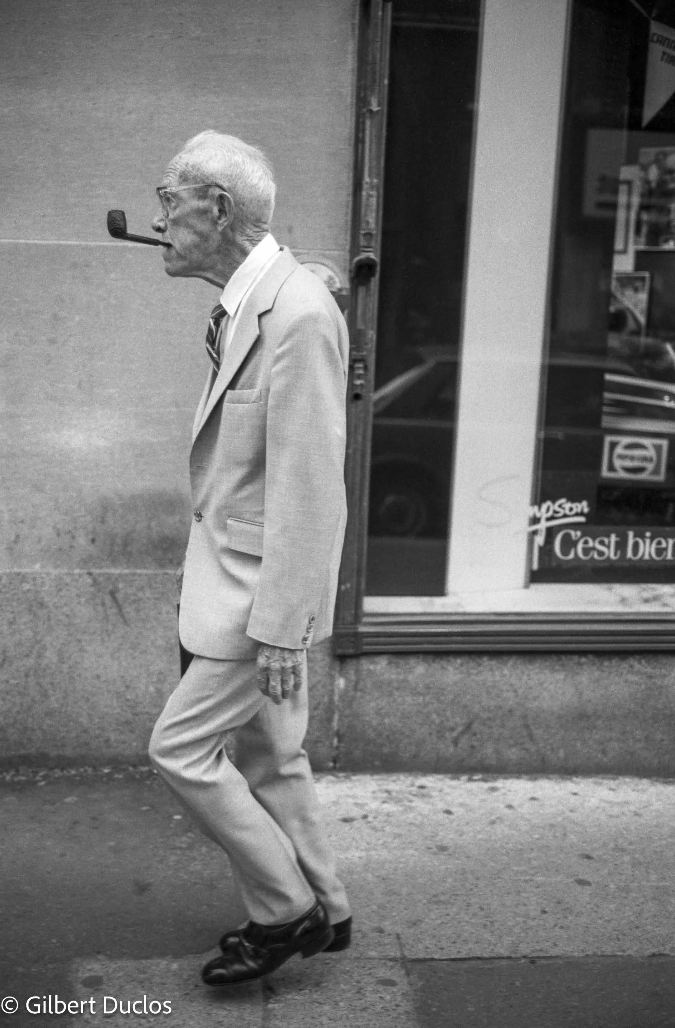 L'homme à la pipe Mtl 1985.jpg