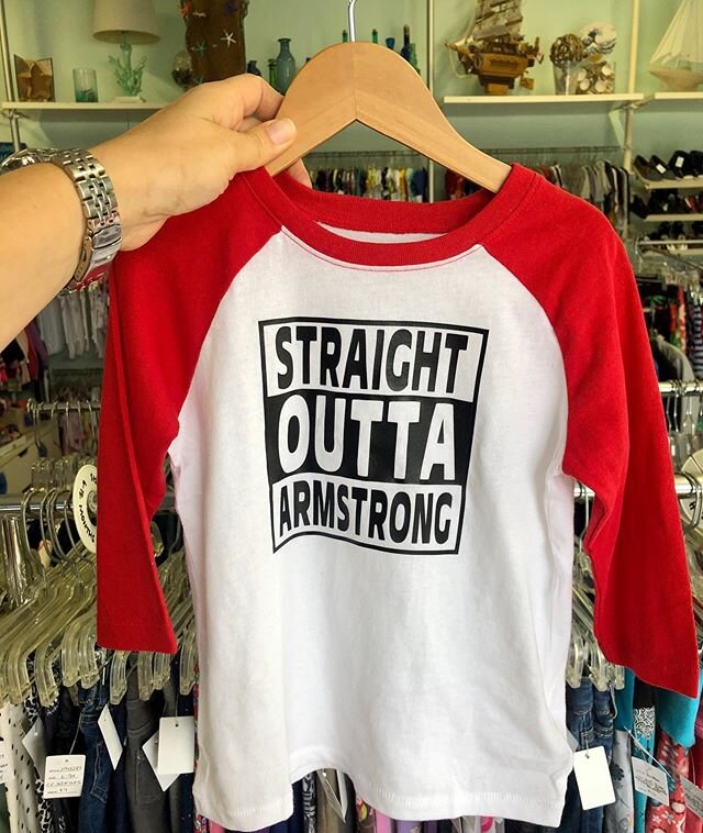 Local pride 🙌🙌🙌 Straight outta T&rsquo;s are the perfect look for showing off that hometown love. ❤️❤️❤️ #seastarskidsboutique #seastheday #shoplocal #supportsmallbusiness #armstrongbc