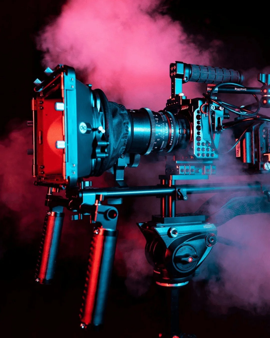 Elegir el estilo audiovisual adecuado para tu mensaje empresarial no se trata solo de verse bien, sino de hacer que tu historia conecte y motive acciones.

En Shalal&aacute; Creative Agency, somos expertos en crear narrativas cinematogr&aacute;ficas 