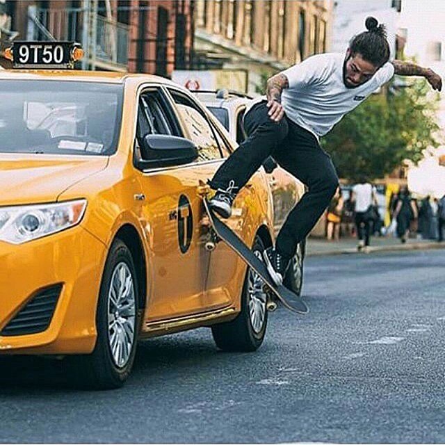 Nosewallie, NYC style 😎 @piro_sierra #newyorkcity #gnarmads #thankyouskateboarding