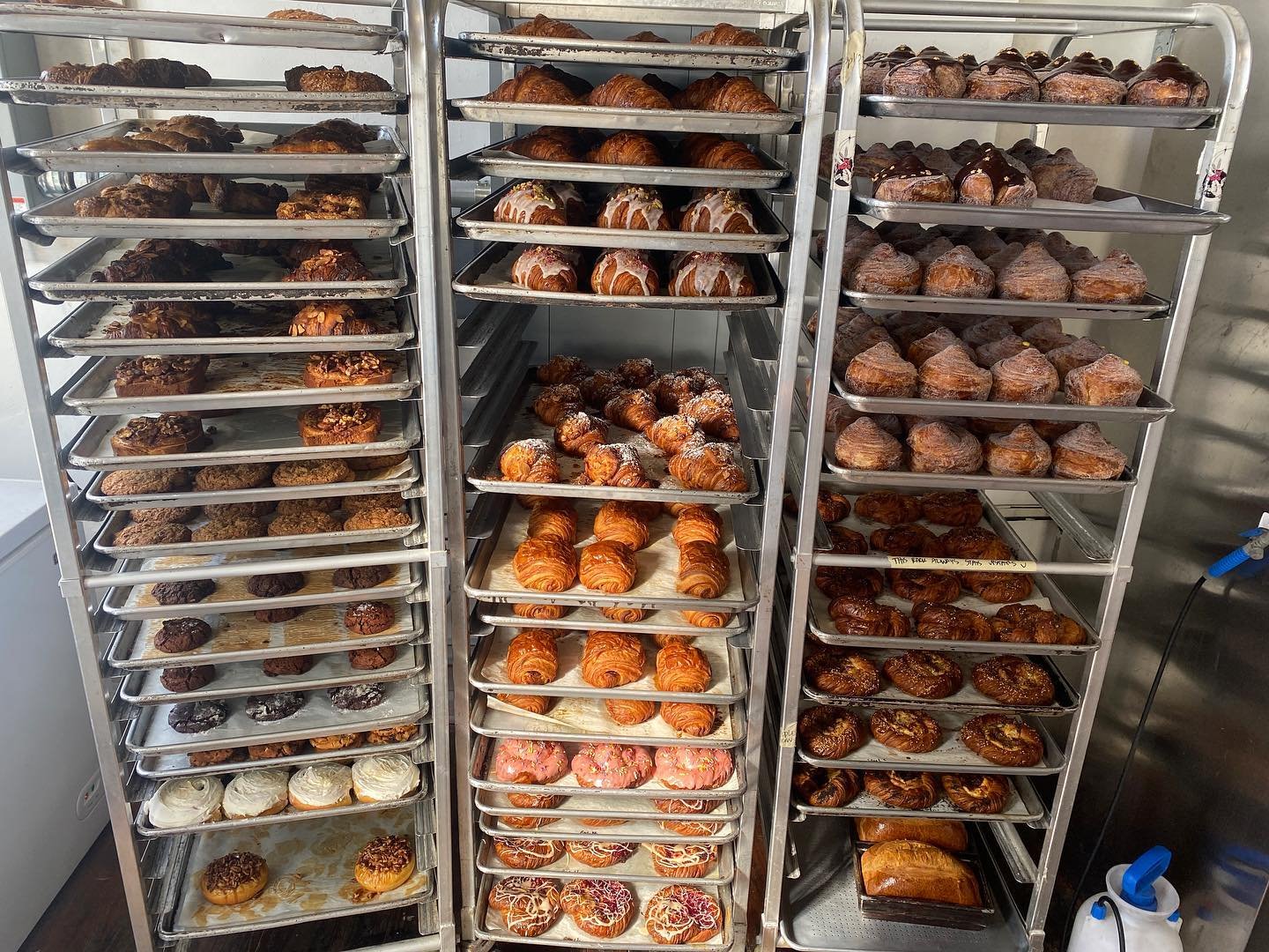 🏄🏼&zwj;♀️ SPRING BREAK 🏄🏼&zwj;♀️ it&rsquo;s that time of year again, will be CLOSED 4/15-4/23! The webshop is open now and will stay open until Friday morning, so get your orders in or roll the dice and come see us at the bakery or @hydeparkwinte