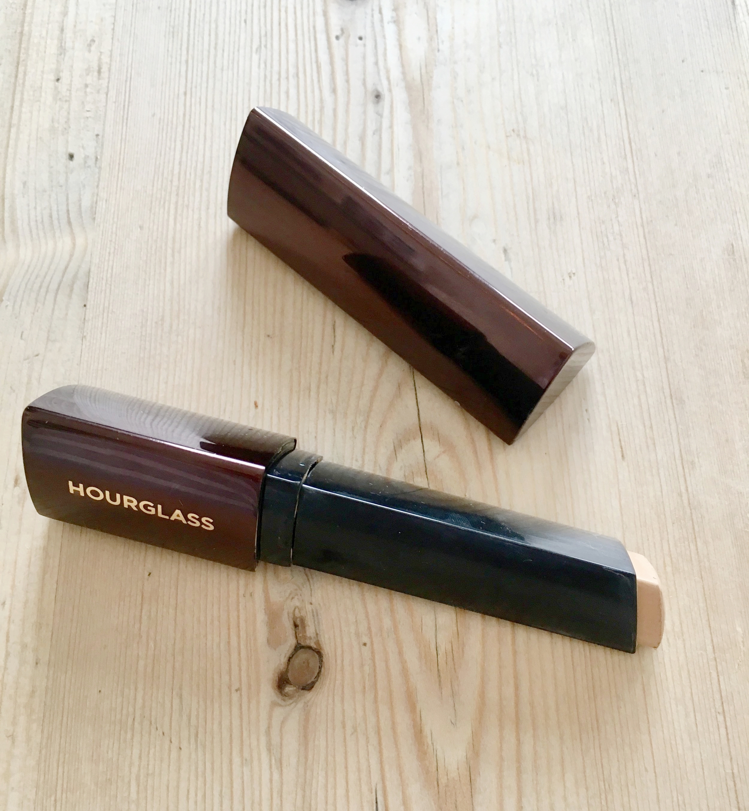 Hourglass Vanish Stick