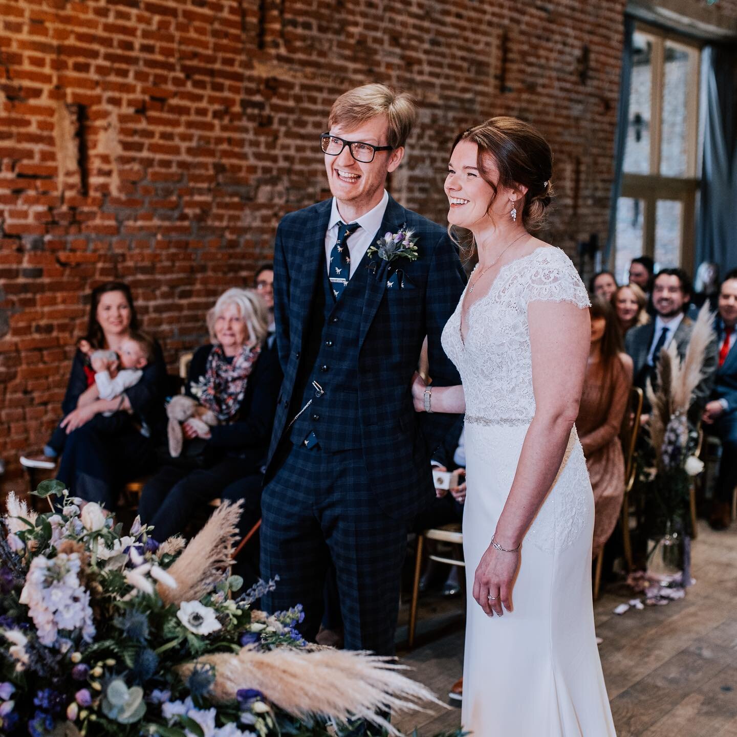 🤍 NICOLA 🤍 

Couldn&rsquo;t wait to share these stunning shots from the gorgeous Nicola &amp; Craig&rsquo;s wedding who got hitched last month @copdock_hall 🙌🏻💫 Nicola was such a lovely relaxed bride with a soft glowy &lsquo;no make up&rsquo; ma