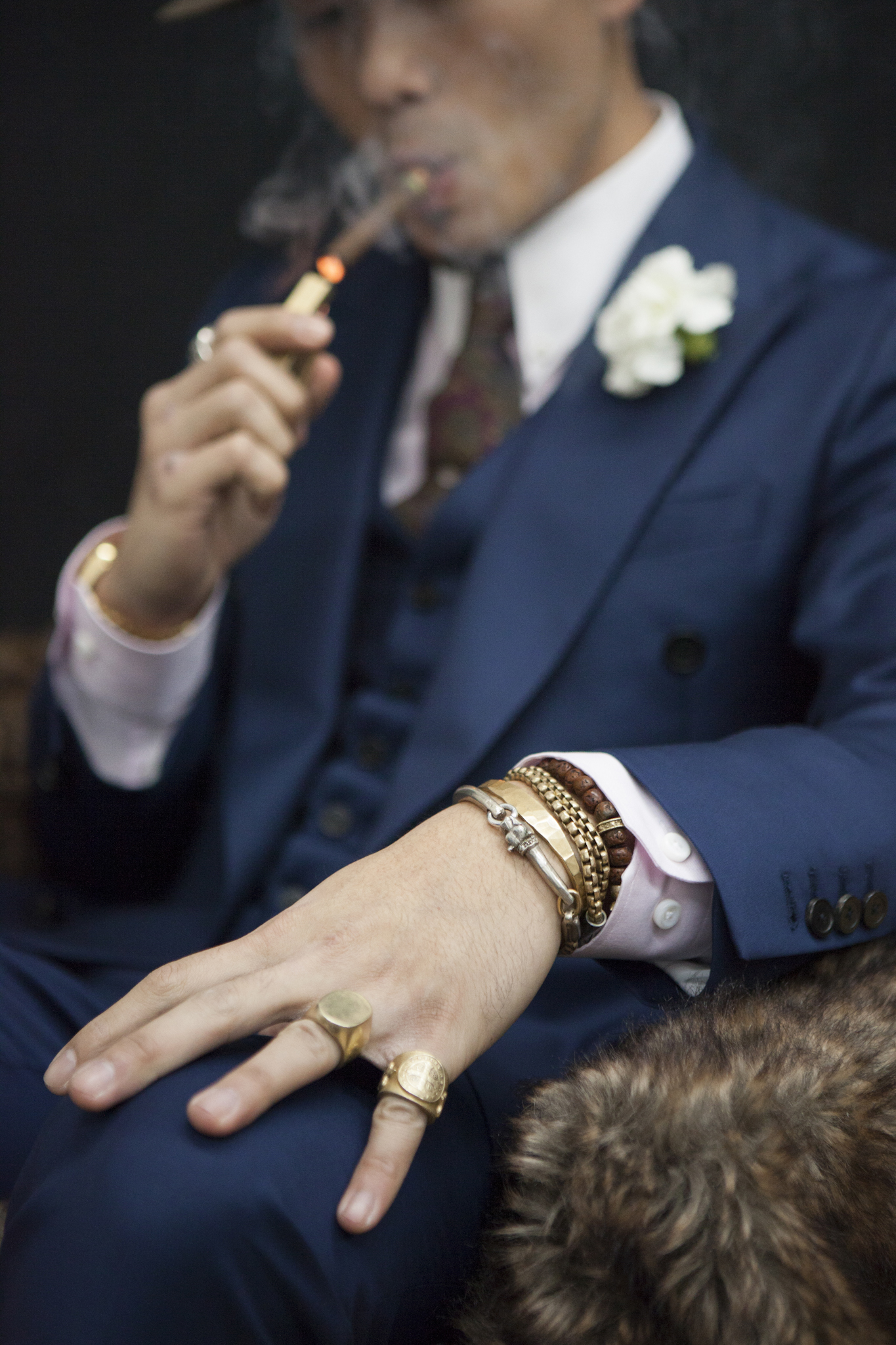 Часы богатейших людей. Мужские кольца на руке. Перстни для мужчин. Мужчина с сигарой. Состоятельный мужчина.