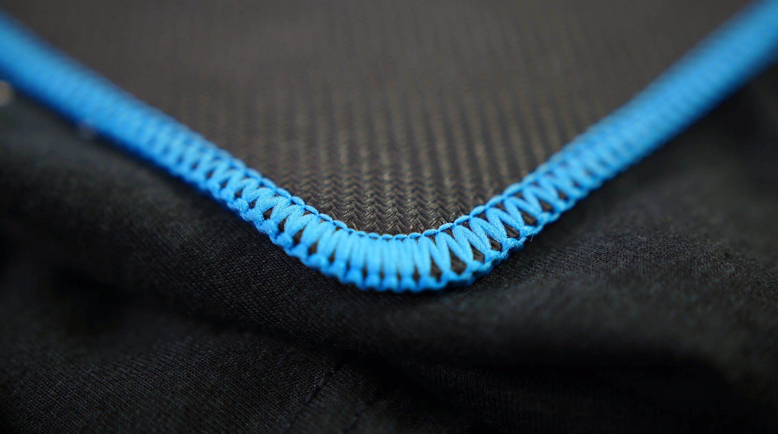 gn-black-blue-mousepad_2.jpg