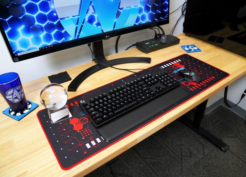 GN Red & Black 'HUD' Mouse Mat (36 x 12) | Desk Mouse Pad Gaming HUD —  GamersNexus Official Store