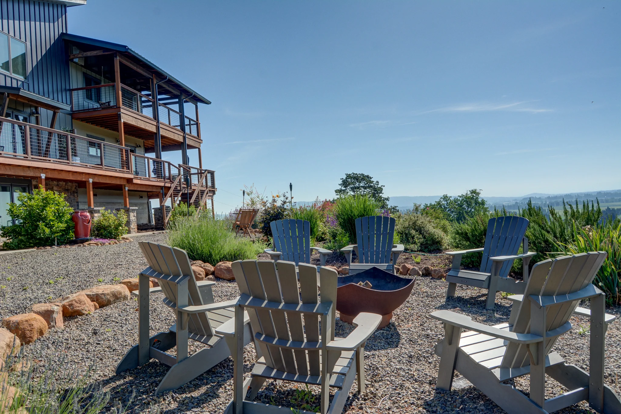 Enjoy a Peaceful Bed and Breakfast Stay in our Dundee Hills Room — Balanza Vineyard