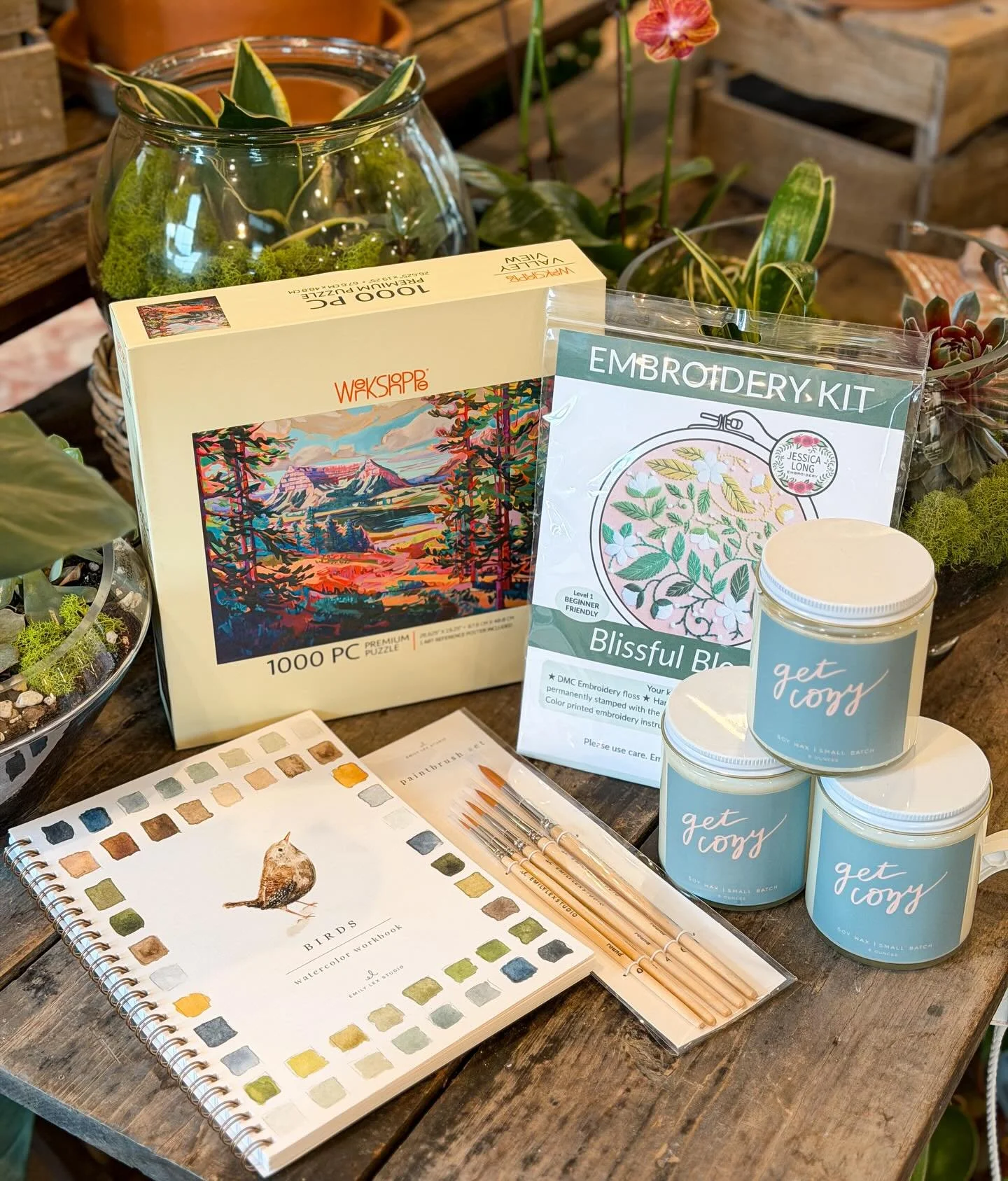 Cold winter days are made for crafts ❄️🎨
We are open today until 5pm!!! 

🚨 We&rsquo;ll be closed tomorrow due to snow&mdash;stay safe out there!!!🚨