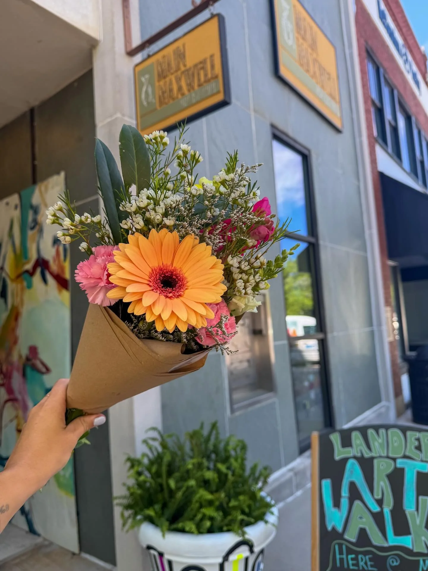 Come on down to @mainnmaxwell tonight for the LANDER ART WALK from 5pm-8pm and have some fun with us!! :-)